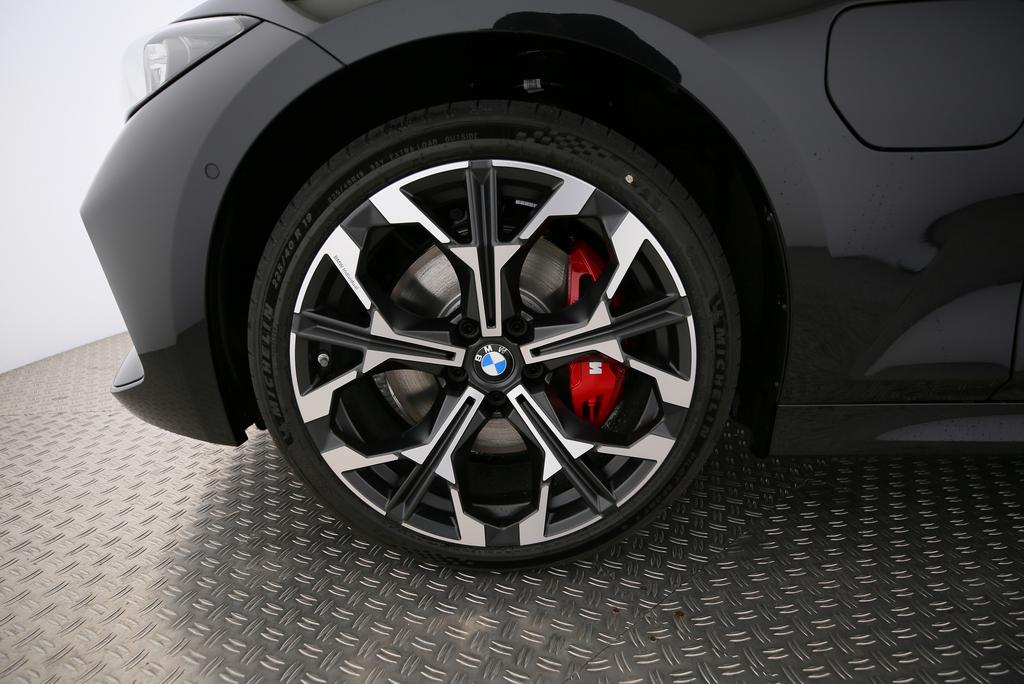 BMW 330e xDrive SAG Touring-image-19