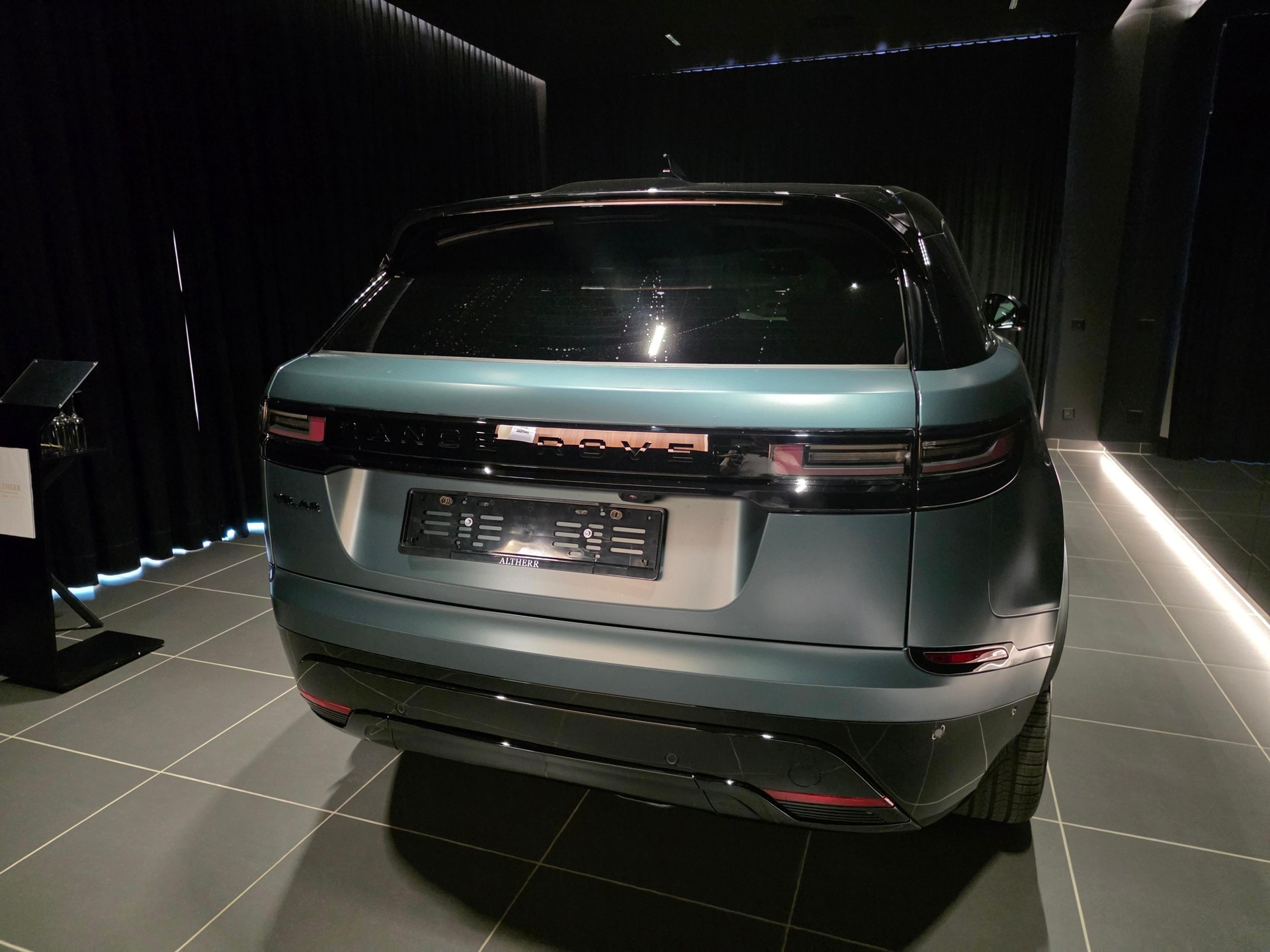 LAND ROVER Range Rover Velar 3.0 I6 Belgravia Edition Satin-image-2