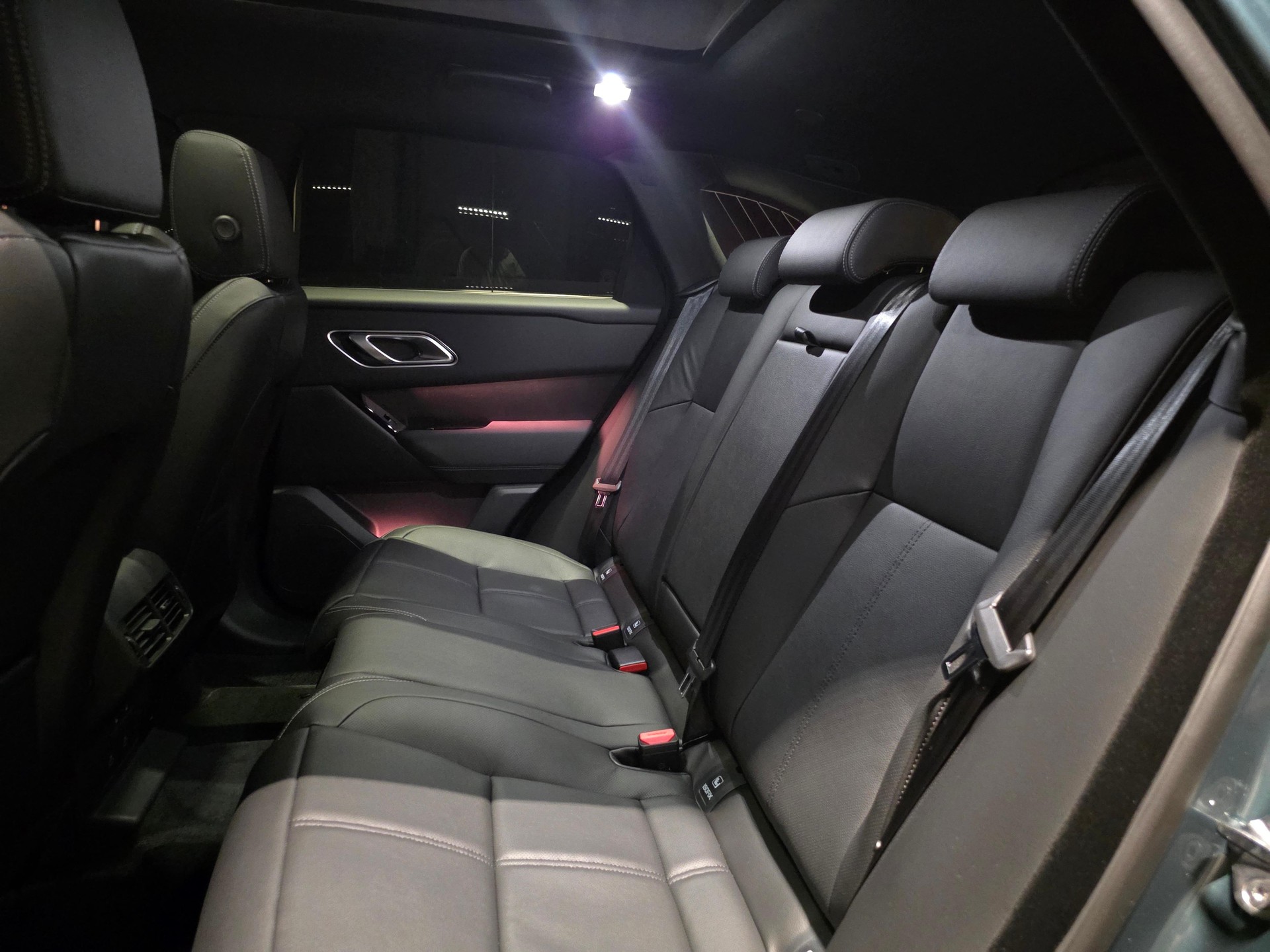 LAND ROVER Range Rover Velar 3.0 I6 Belgravia Edition Satin-image-4