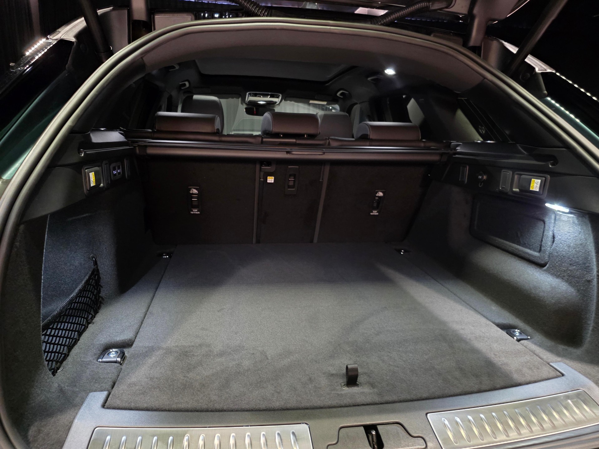LAND ROVER Range Rover Velar 3.0 I6 Belgravia Edition Satin-image-3
