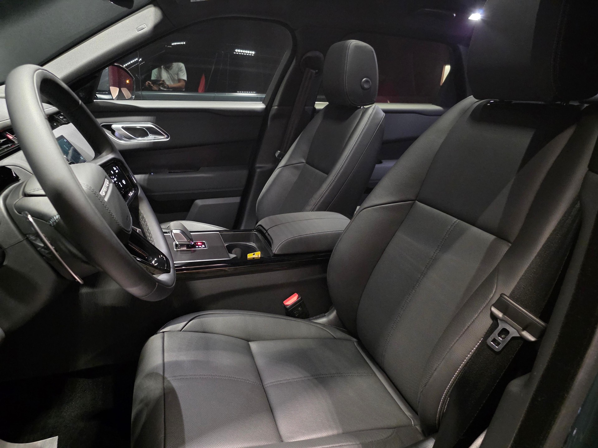 LAND ROVER Range Rover Velar 3.0 I6 Belgravia Edition Satin-image-6