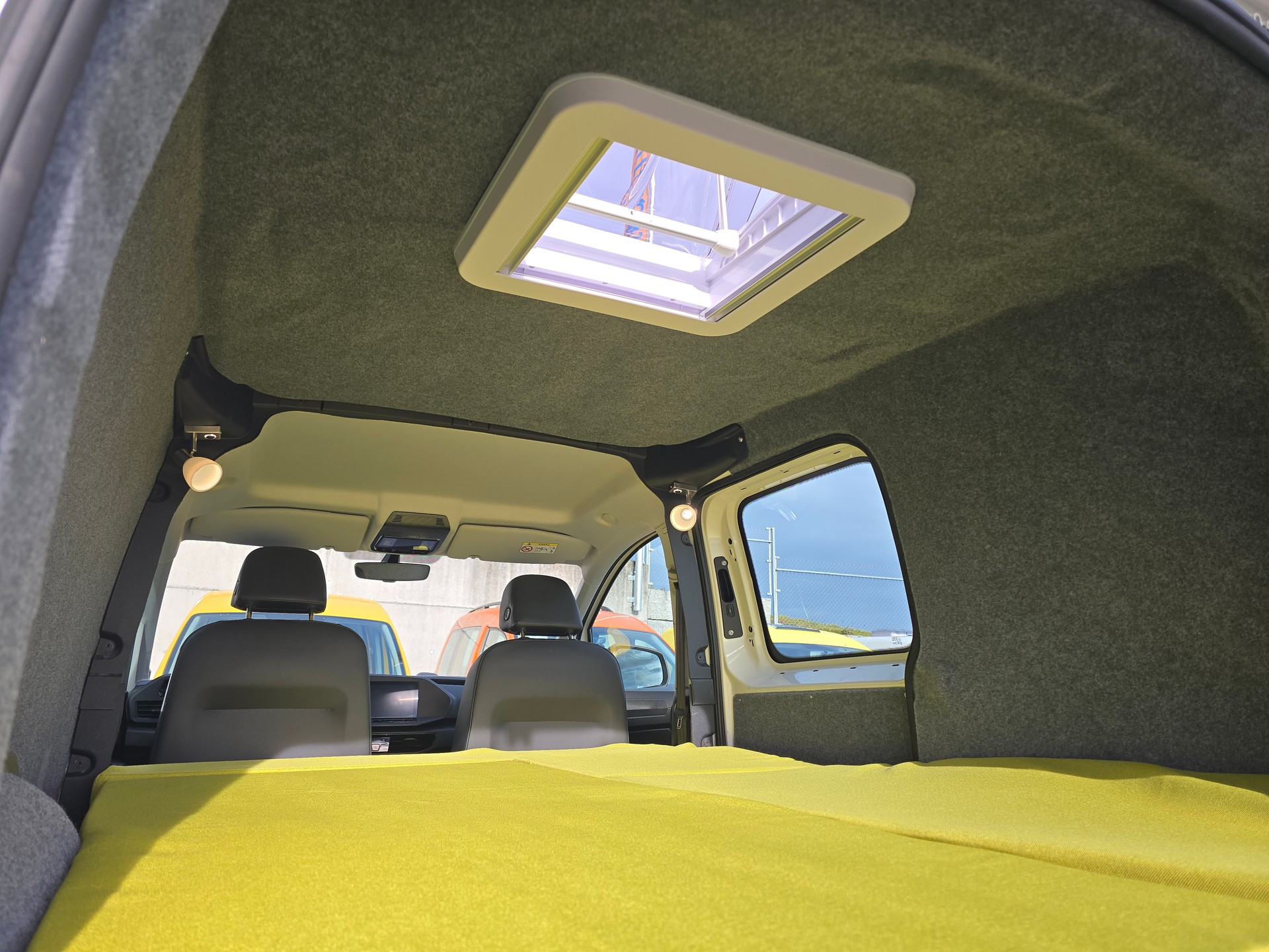 VW GEOVAN M 2.0TDI - NEUES MODEL - Navi - PDC - Klima - DAB+ - Tempomat-image-15