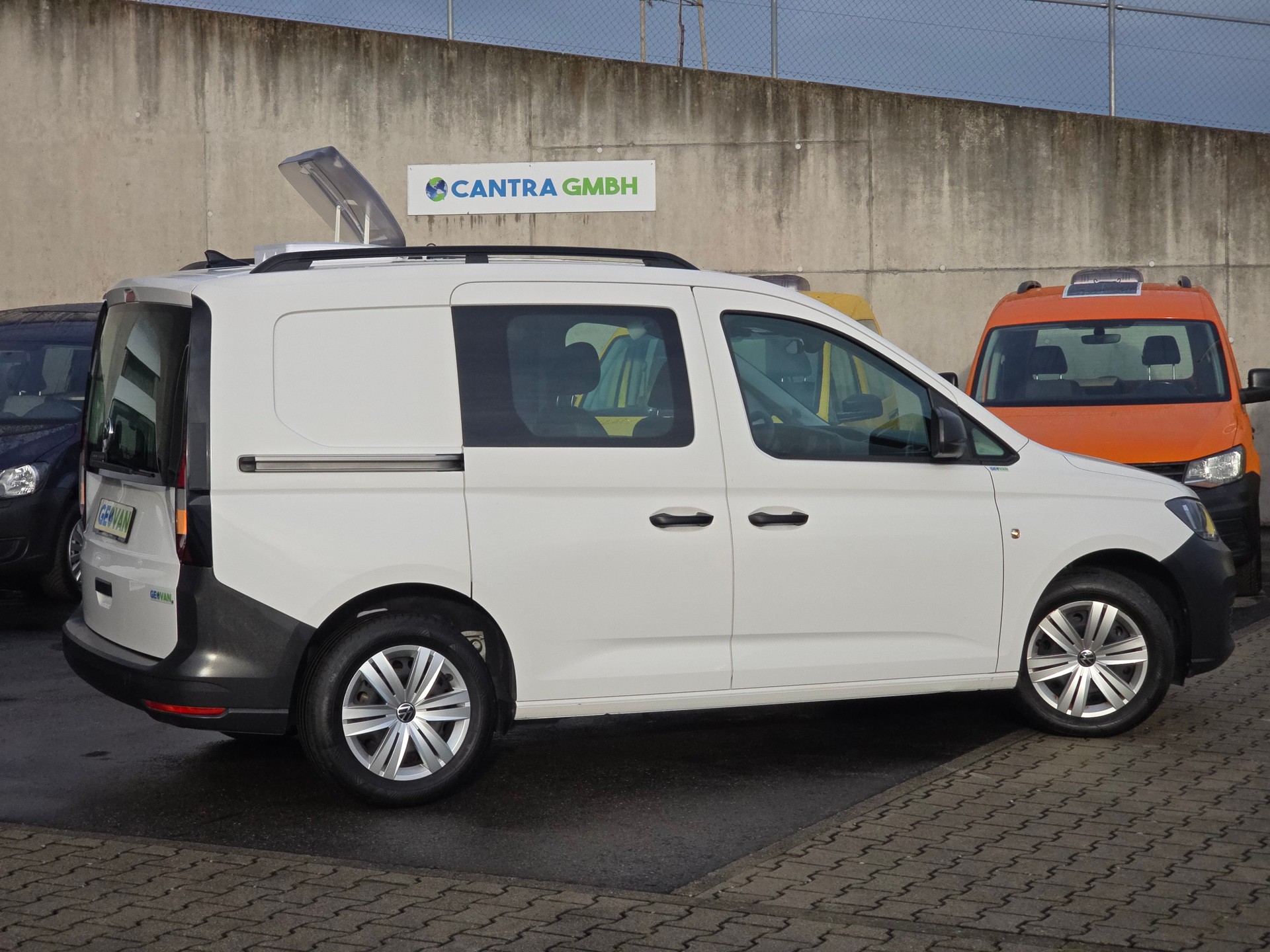 VW GEOVAN M 2.0TDI - NEUES MODEL - Navi - PDC - Klima - DAB+ - Tempomat-image-4
