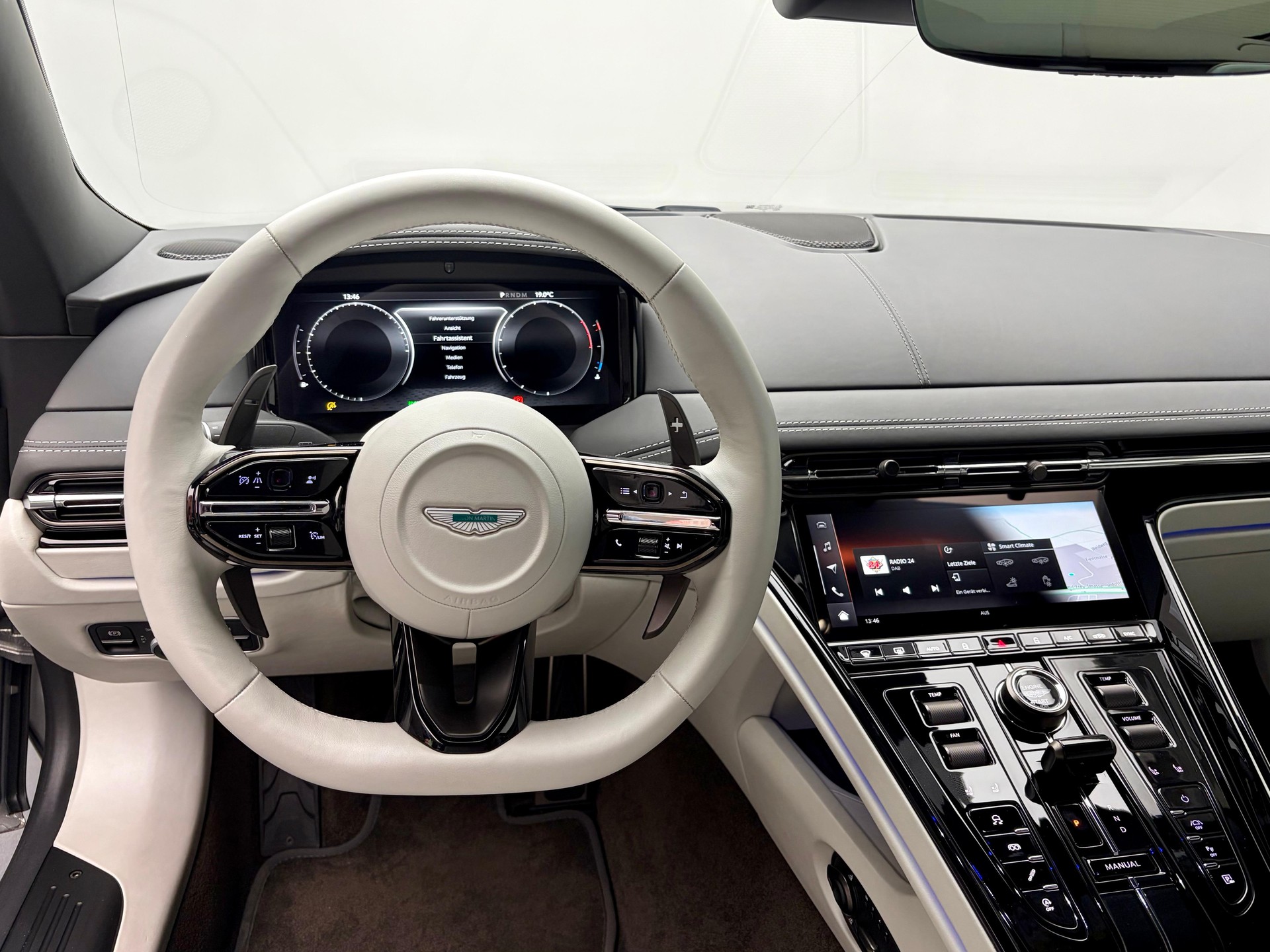 ASTON MARTIN DB12 Coupé 4.0 V8 Bi-Turbo-image-6