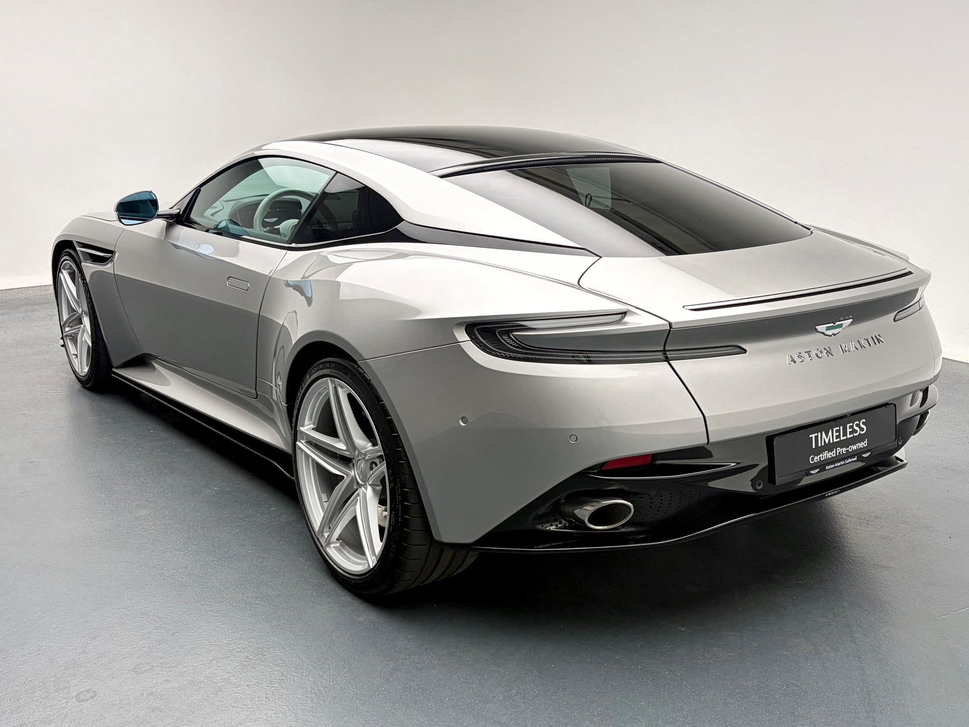 ASTON MARTIN DB12 Coupé 4.0 V8 Bi-Turbo-image-1
