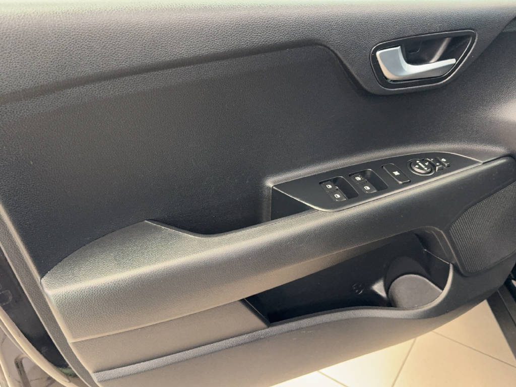 KIA Stonic 1.0 T-GDi YBCUV-image-11