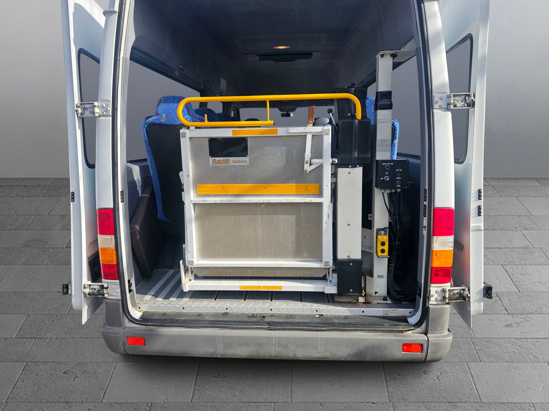MERCEDES-BENZ Sprinter 314 - 9 Plätze - Behindertengerechtes Fahrzeug-image-12