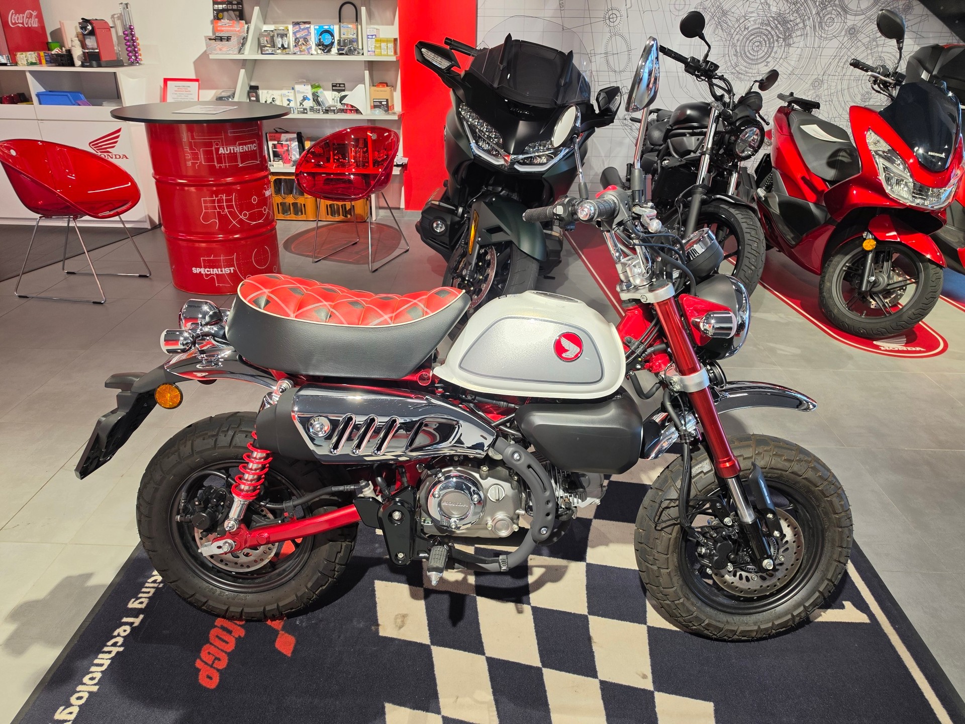 HONDA Z 125 Monkey-showroom-element-1