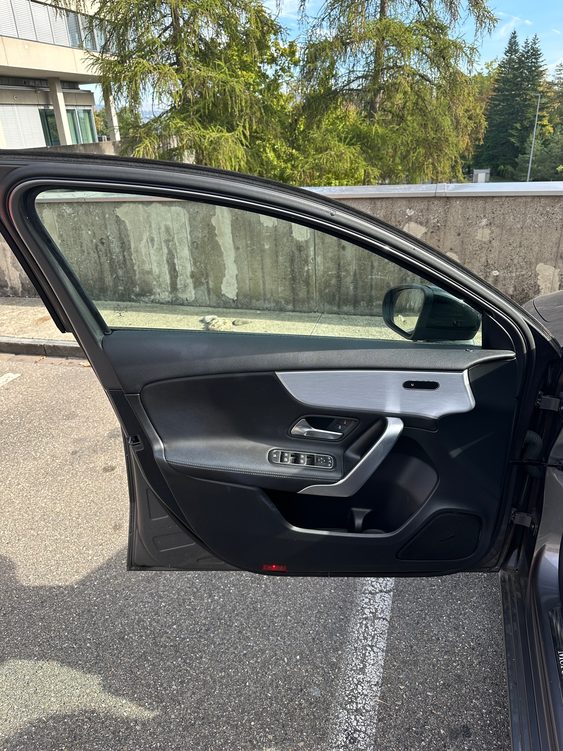 MERCEDES-BENZ A 200 Progressive-image-5