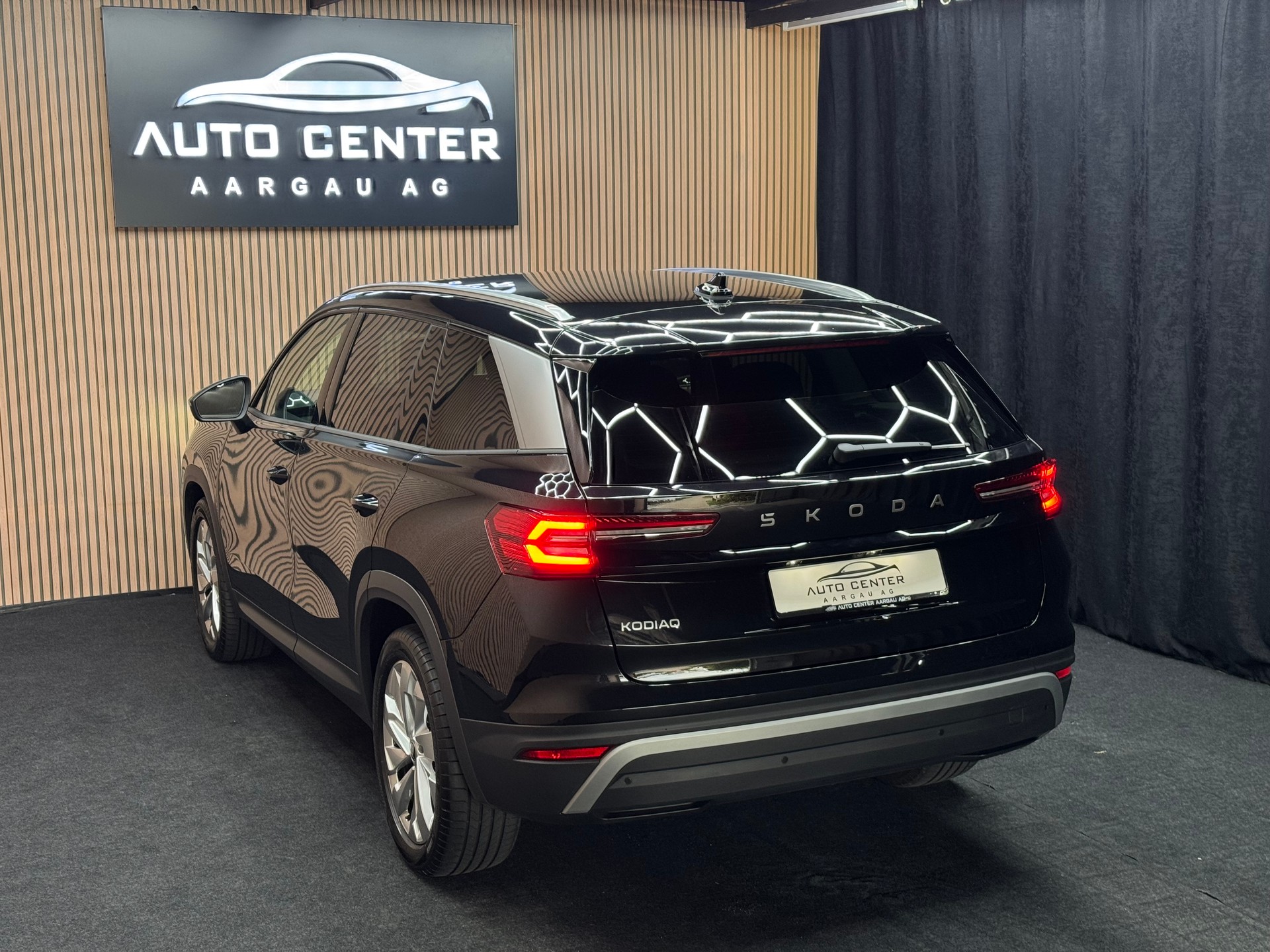 SKODA Kodiaq 1.5 TSI Selection 2026 *ab CHF 359.-/ Monat* / *7 Sitze* / *Werksgarantie* / *AHK*-showroom-element-2