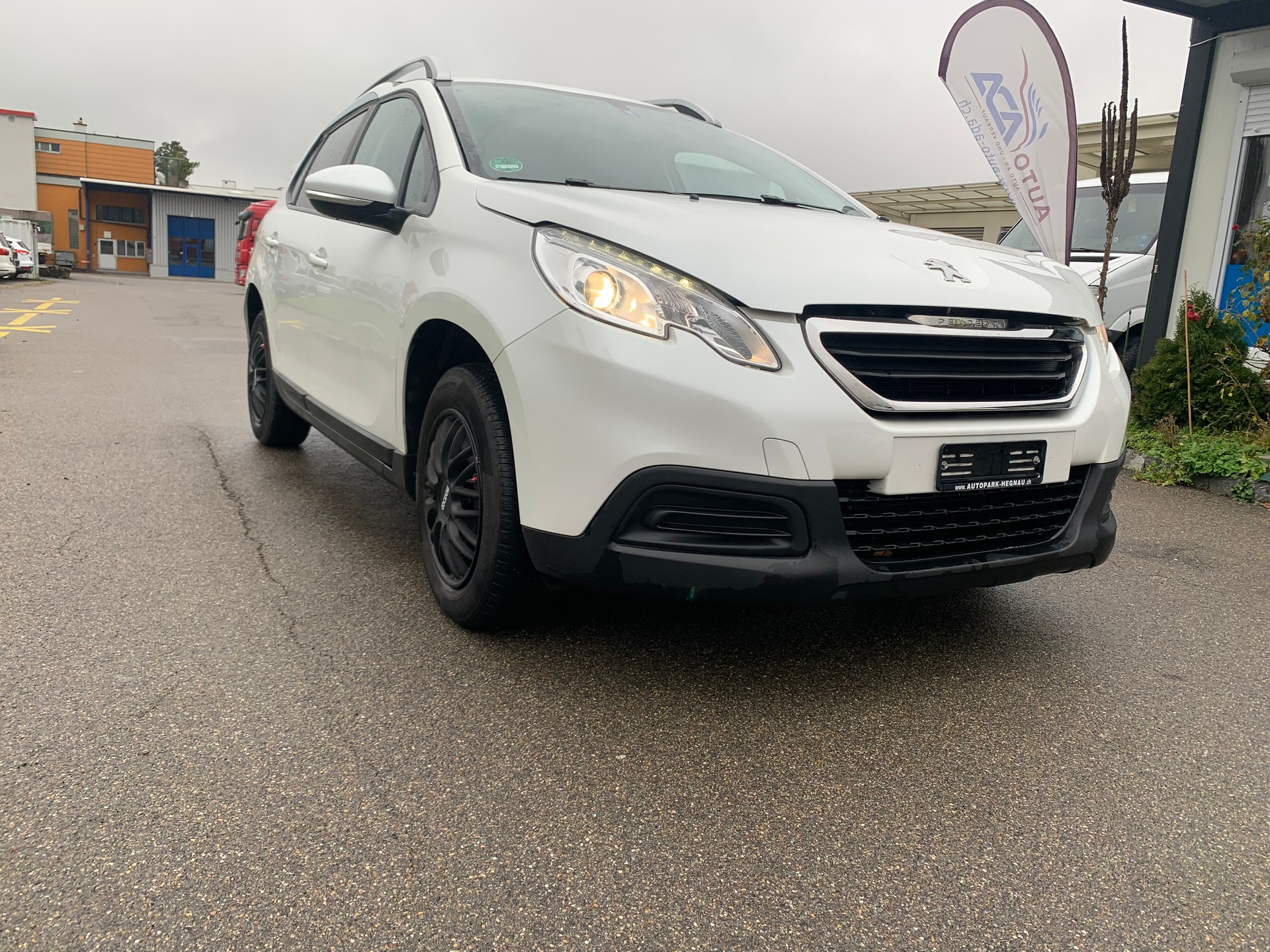 PEUGEOT 2008 1.6 e-HDi Féline-image-5
