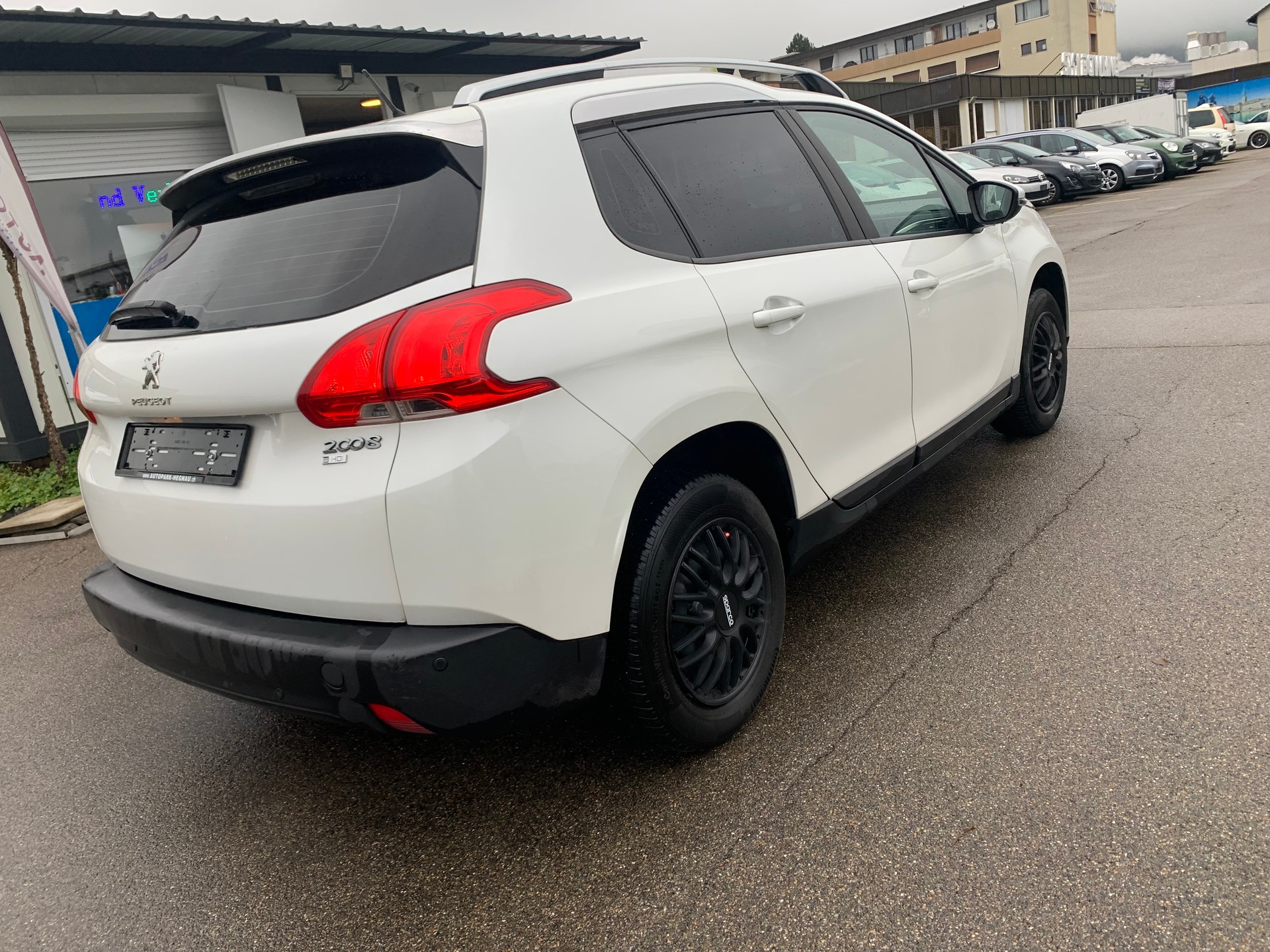 PEUGEOT 2008 1.6 e-HDi Féline-image-4