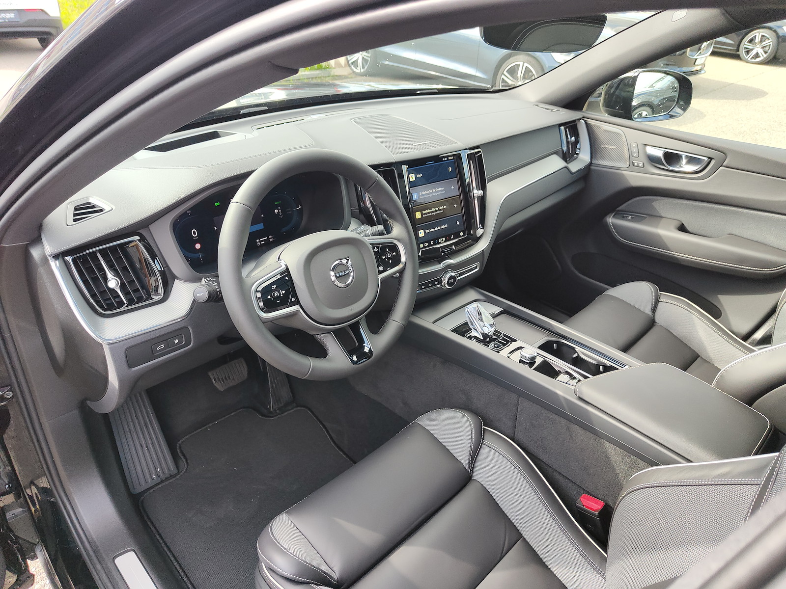 VOLVO XC60 2.0 T6 TE Ultimate Dark eAWD-image-7