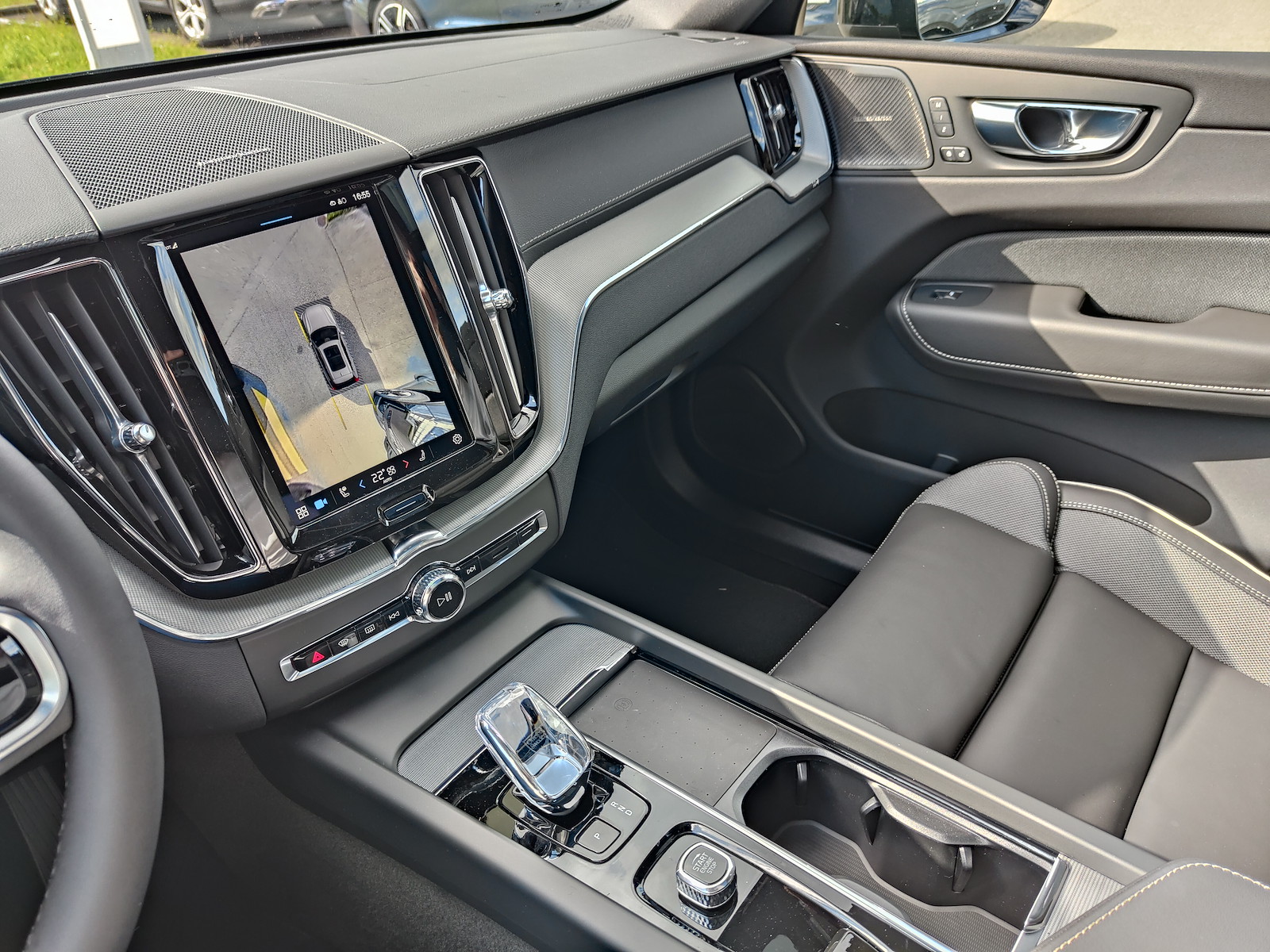 VOLVO XC60 2.0 T6 TE Ultimate Dark eAWD-image-10