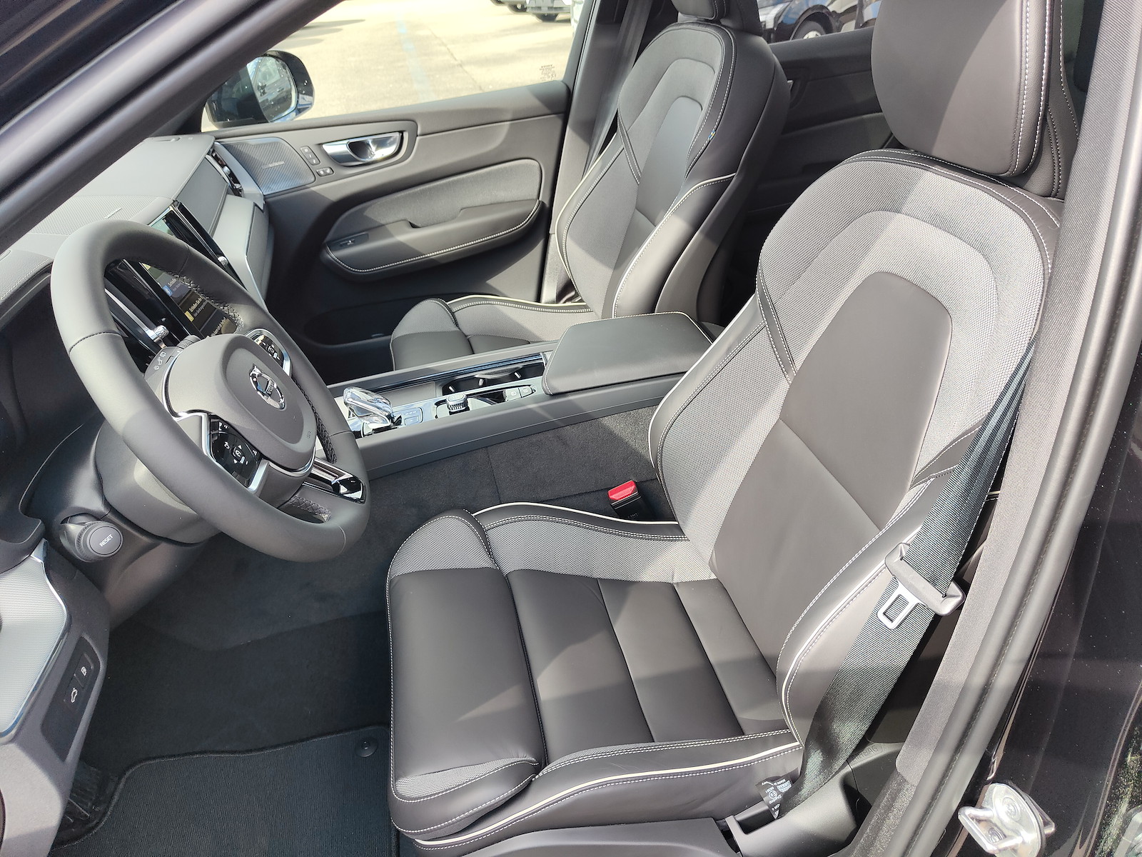 VOLVO XC60 2.0 T6 TE Ultimate Dark eAWD-image-6