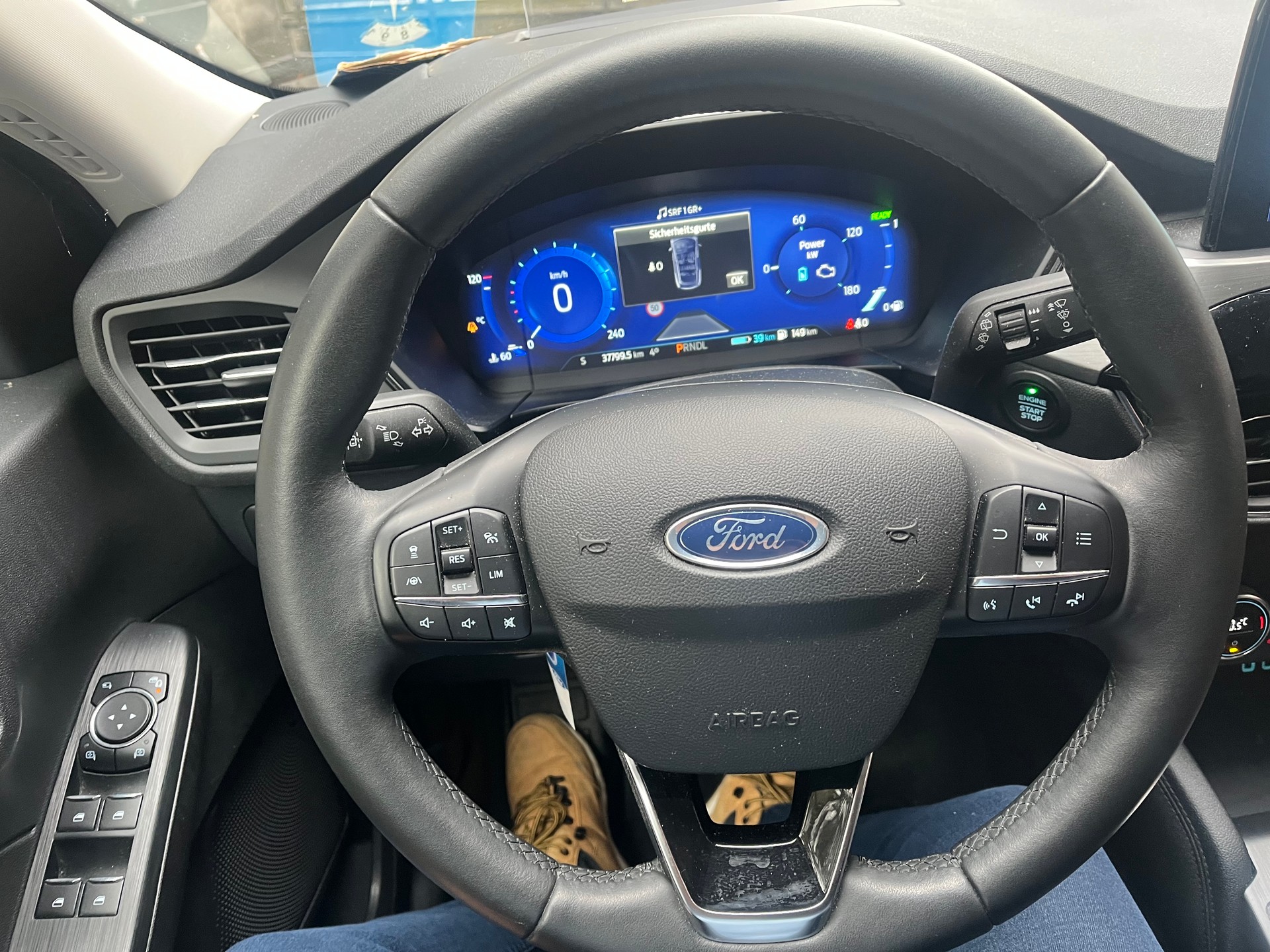 FORD Kuga 2.5 PHEV Cool & Connect 2WD-image-10