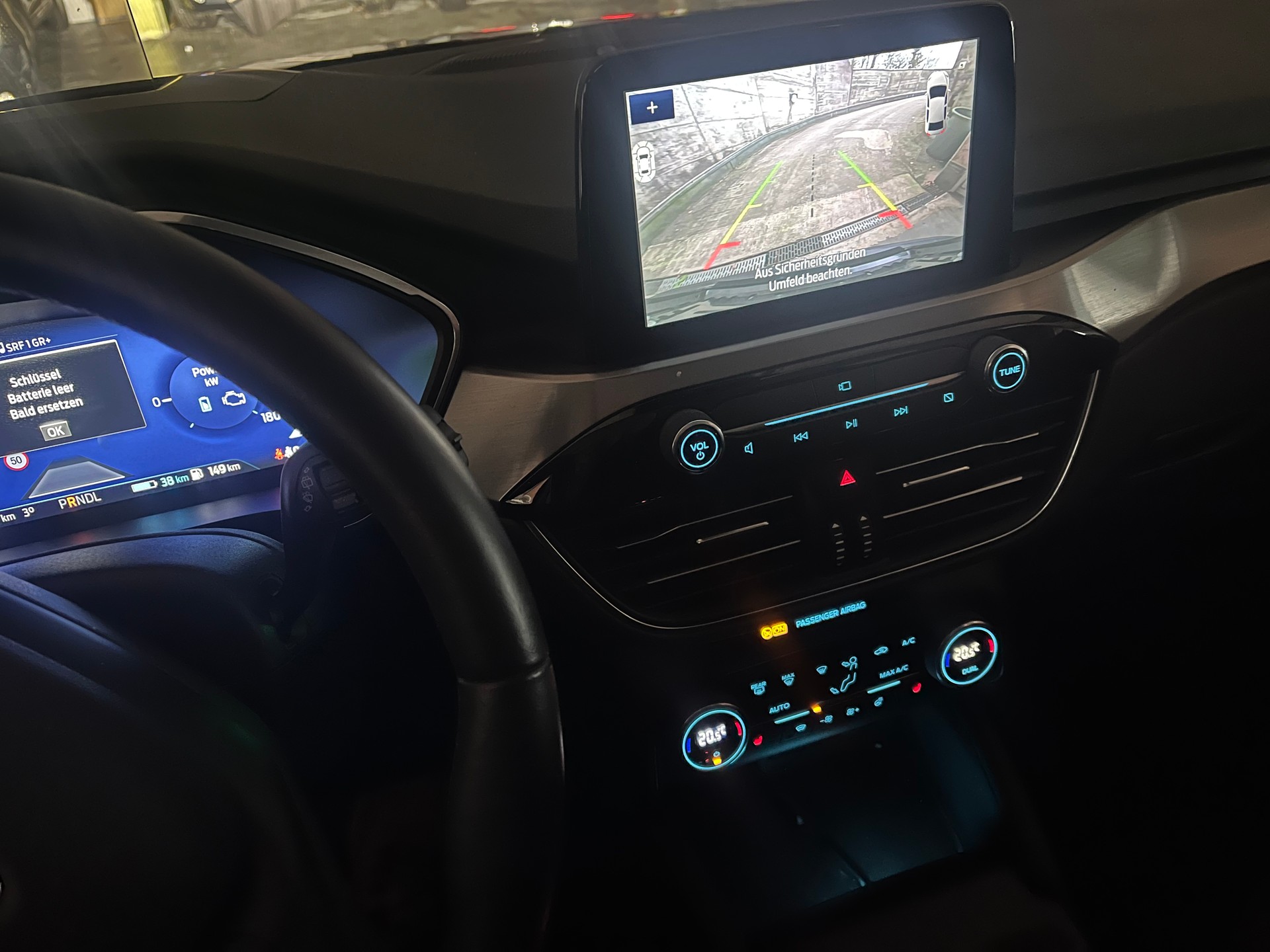 FORD Kuga 2.5 PHEV Cool & Connect 2WD-image-8