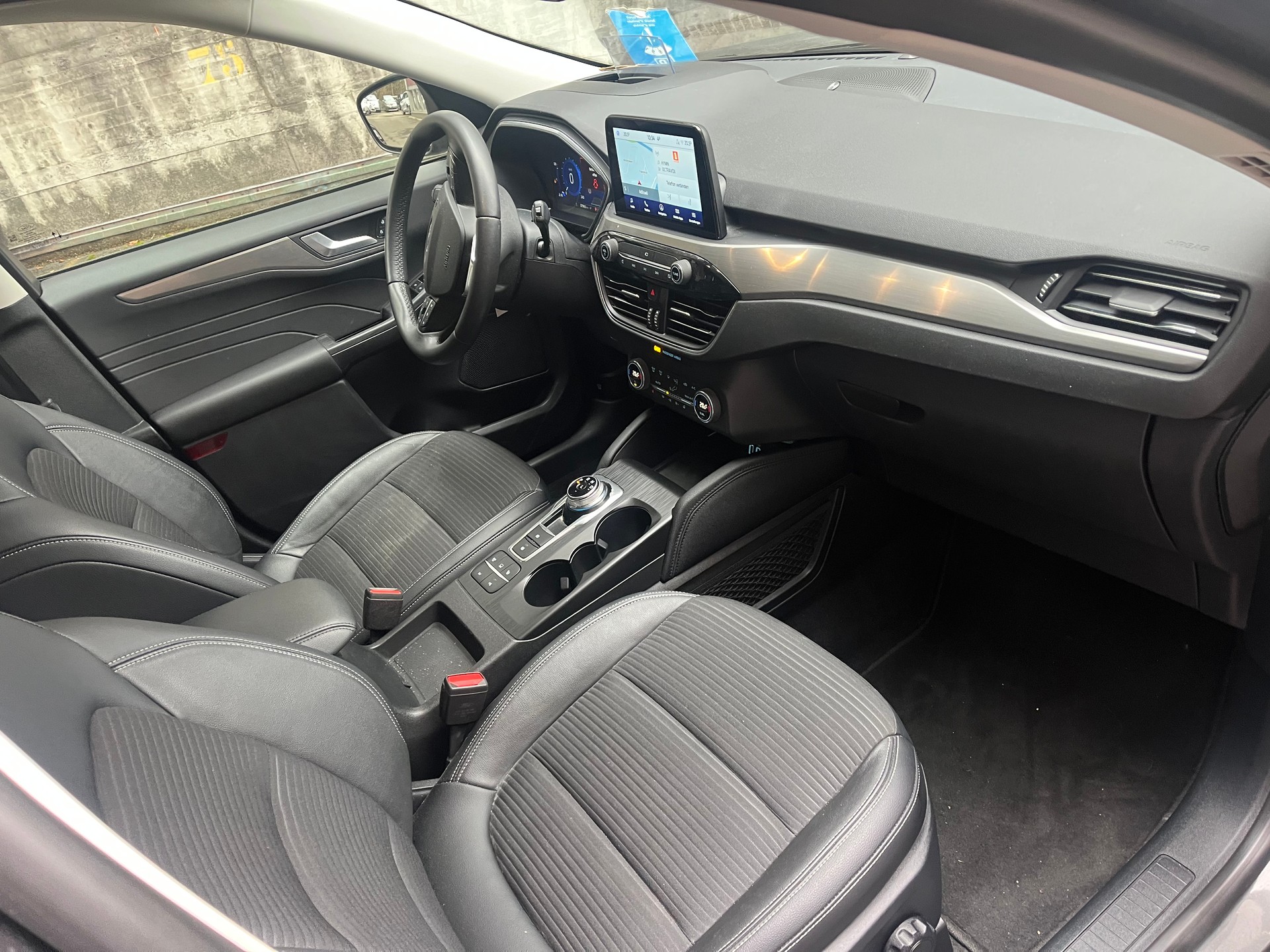 FORD Kuga 2.5 PHEV Cool & Connect 2WD-image-12