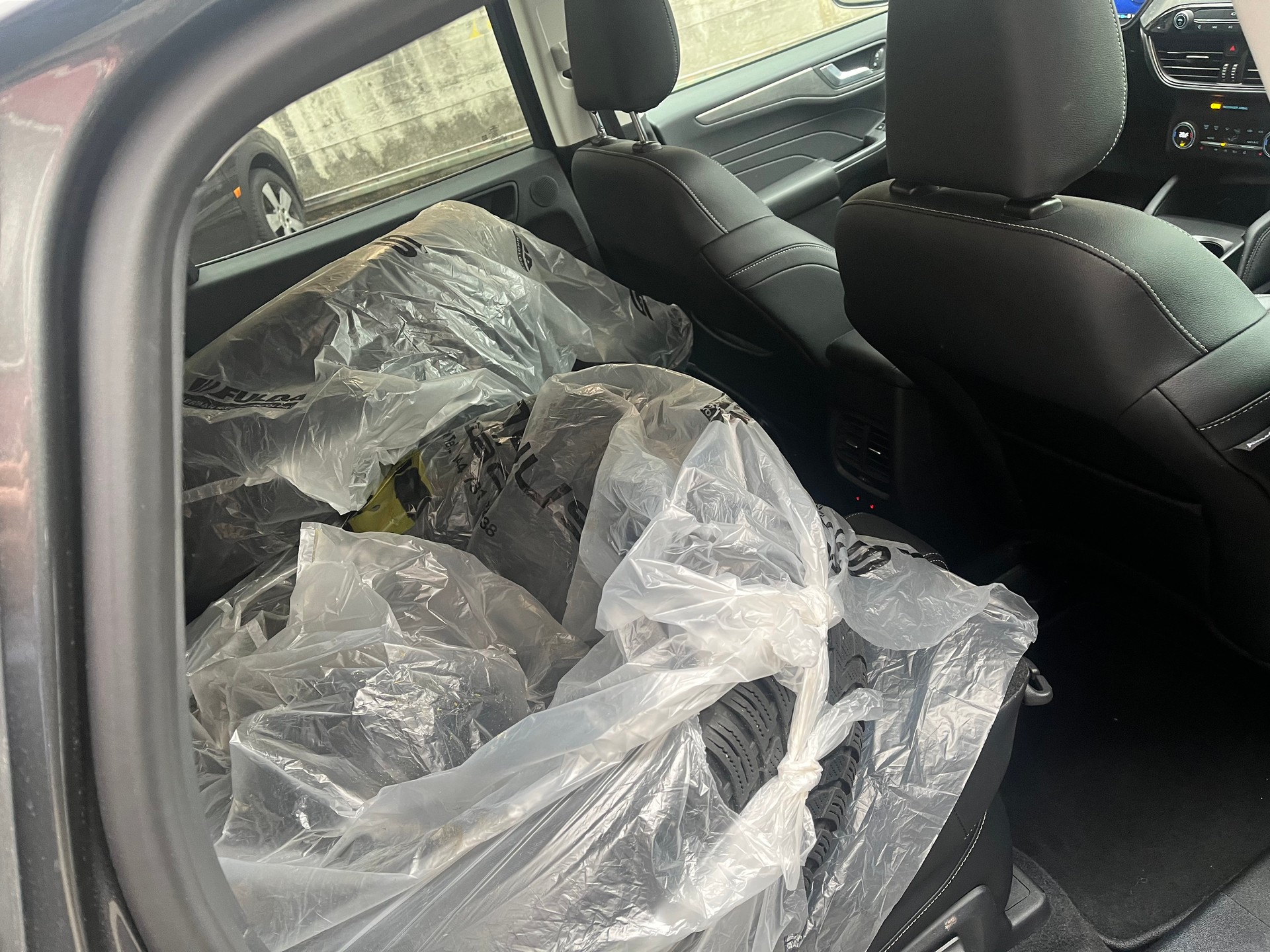 FORD Kuga 2.5 PHEV Cool & Connect 2WD-image-13