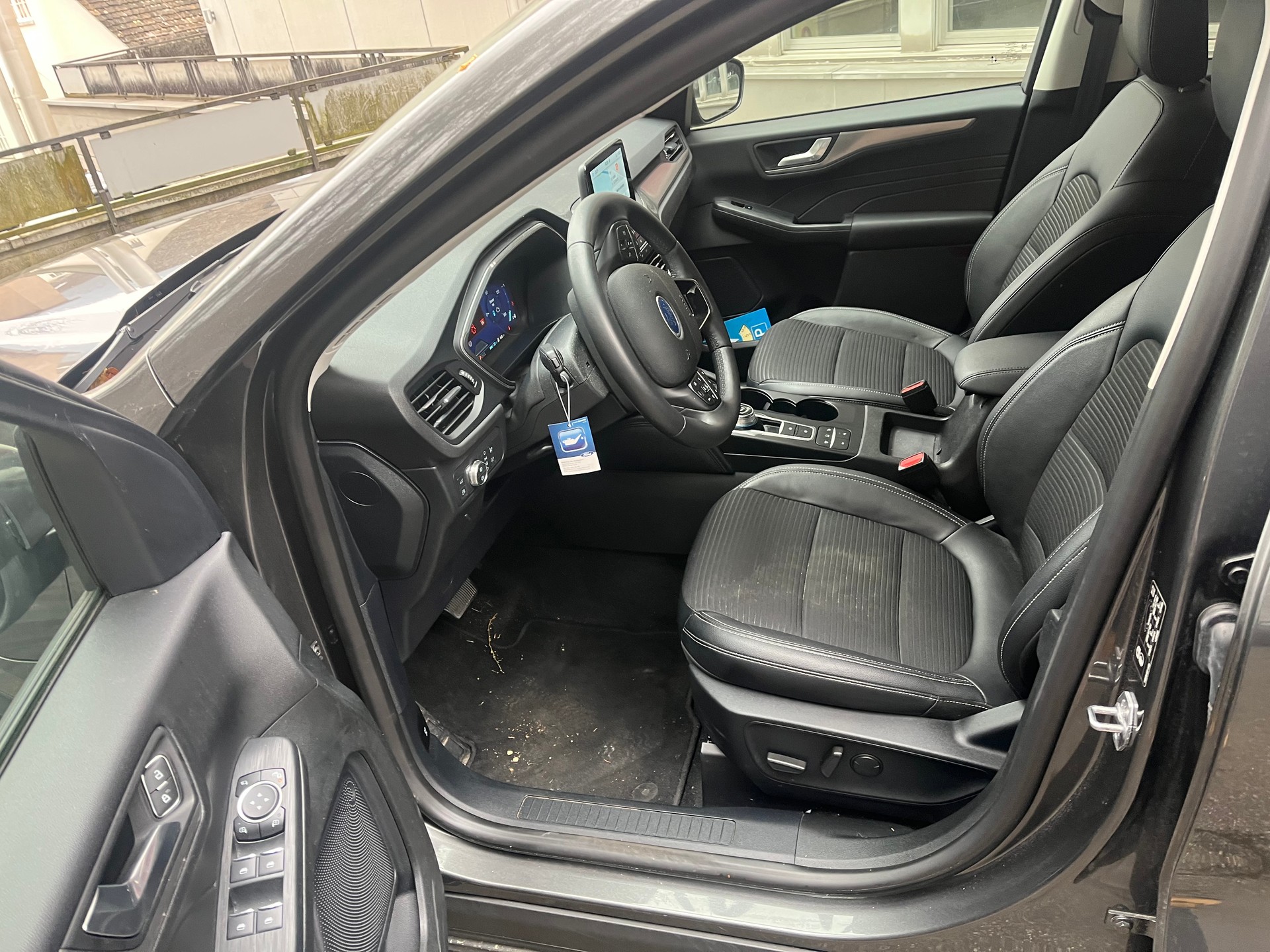 FORD Kuga 2.5 PHEV Cool & Connect 2WD-image-9