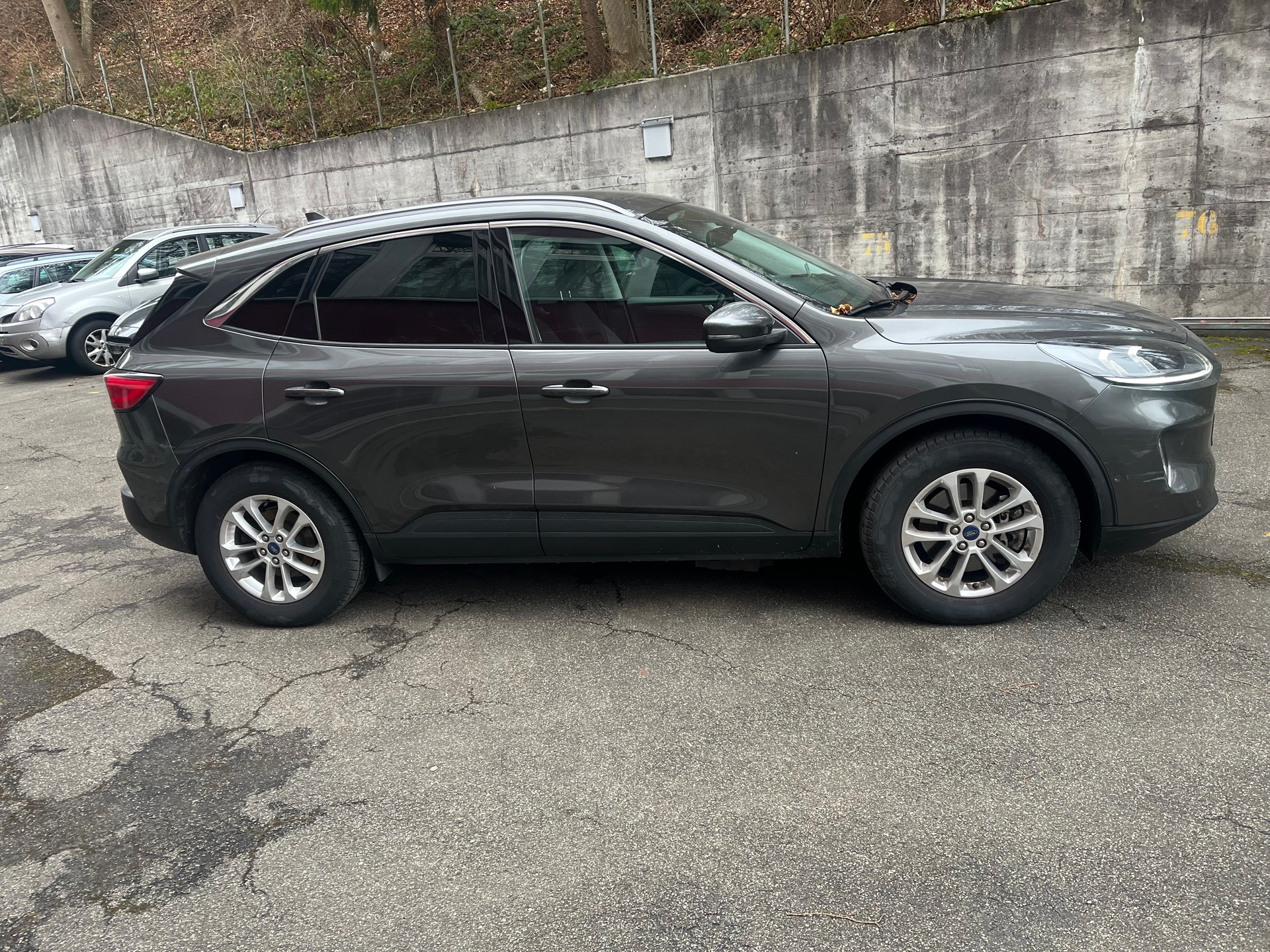 FORD Kuga 2.5 PHEV Cool & Connect 2WD-image-2