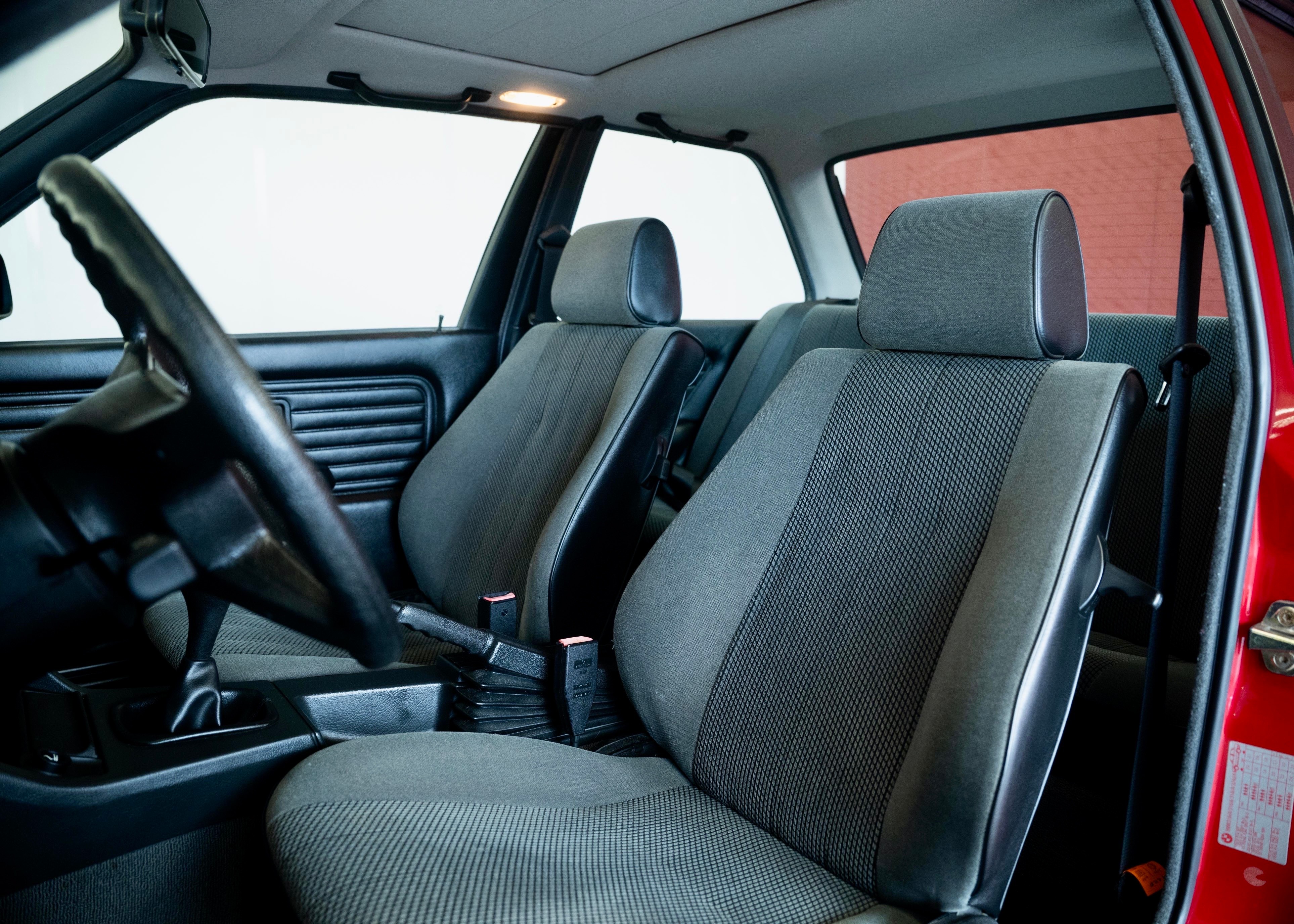 Image BMW 318 318i Coupe (Swiss car, 1st hand, full service history)