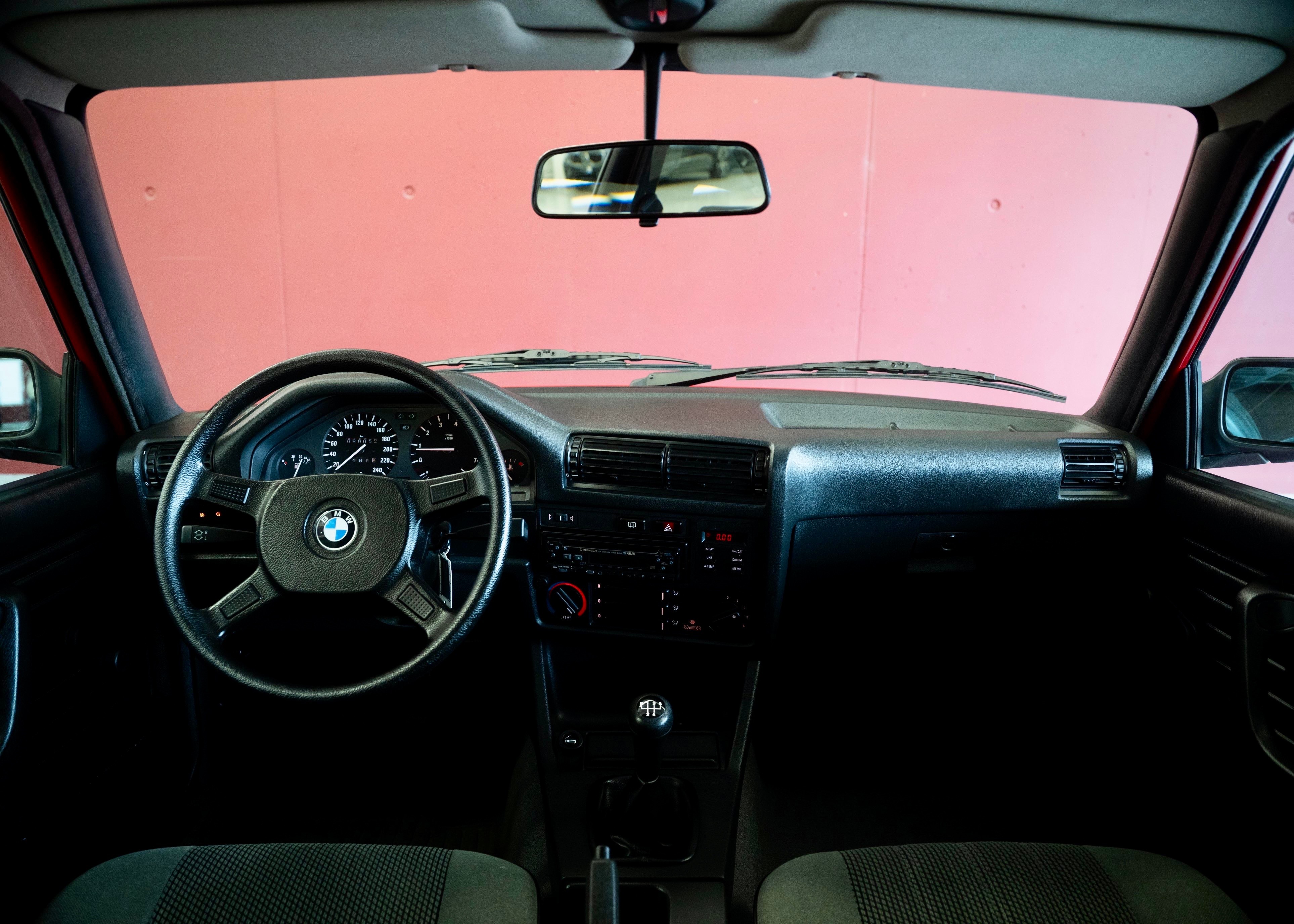 Image BMW 318 318i Coupe (Swiss car, 1st hand, full service history)