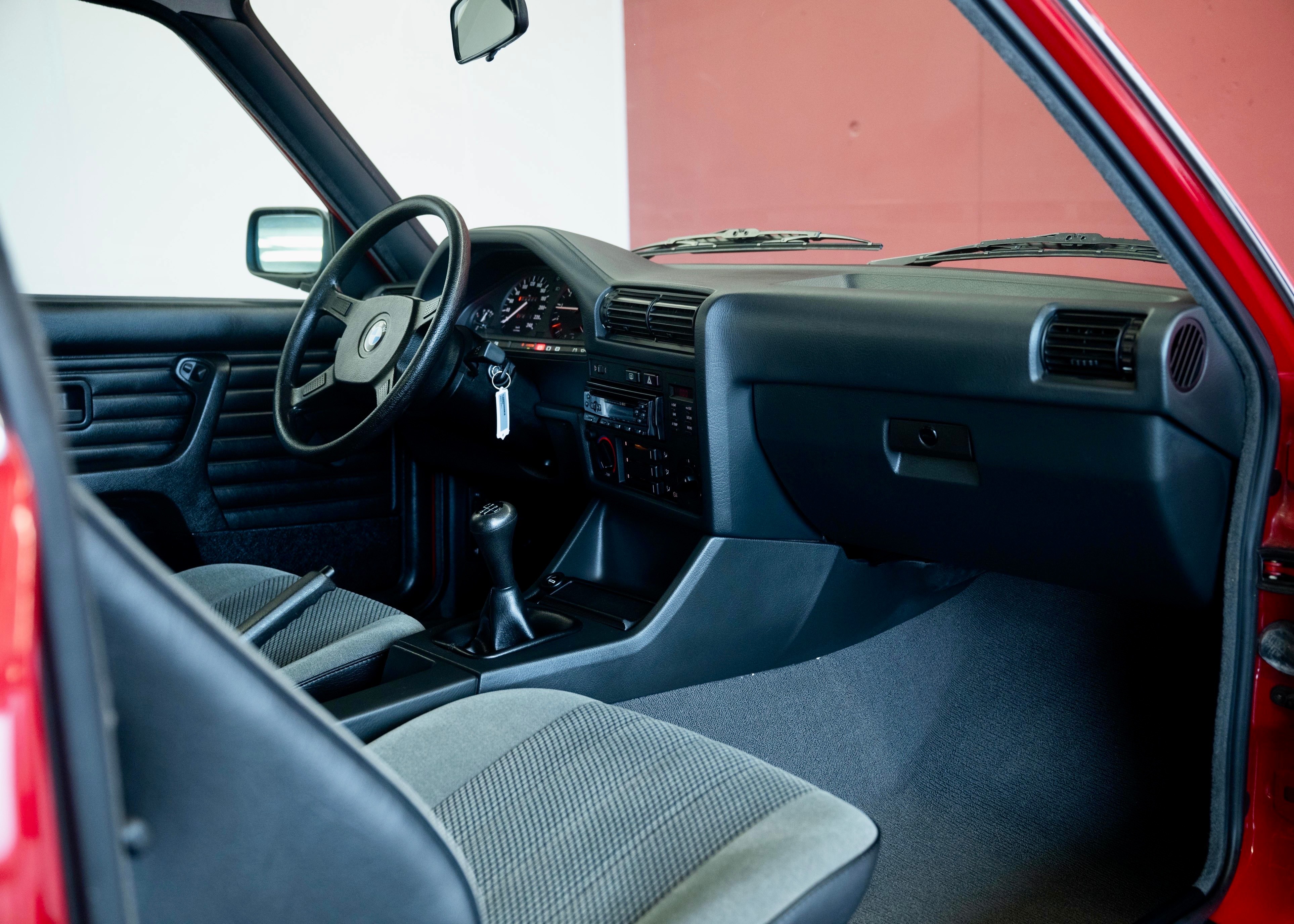 Image BMW 318 318i Coupe (Swiss car, 1st hand, full service history)