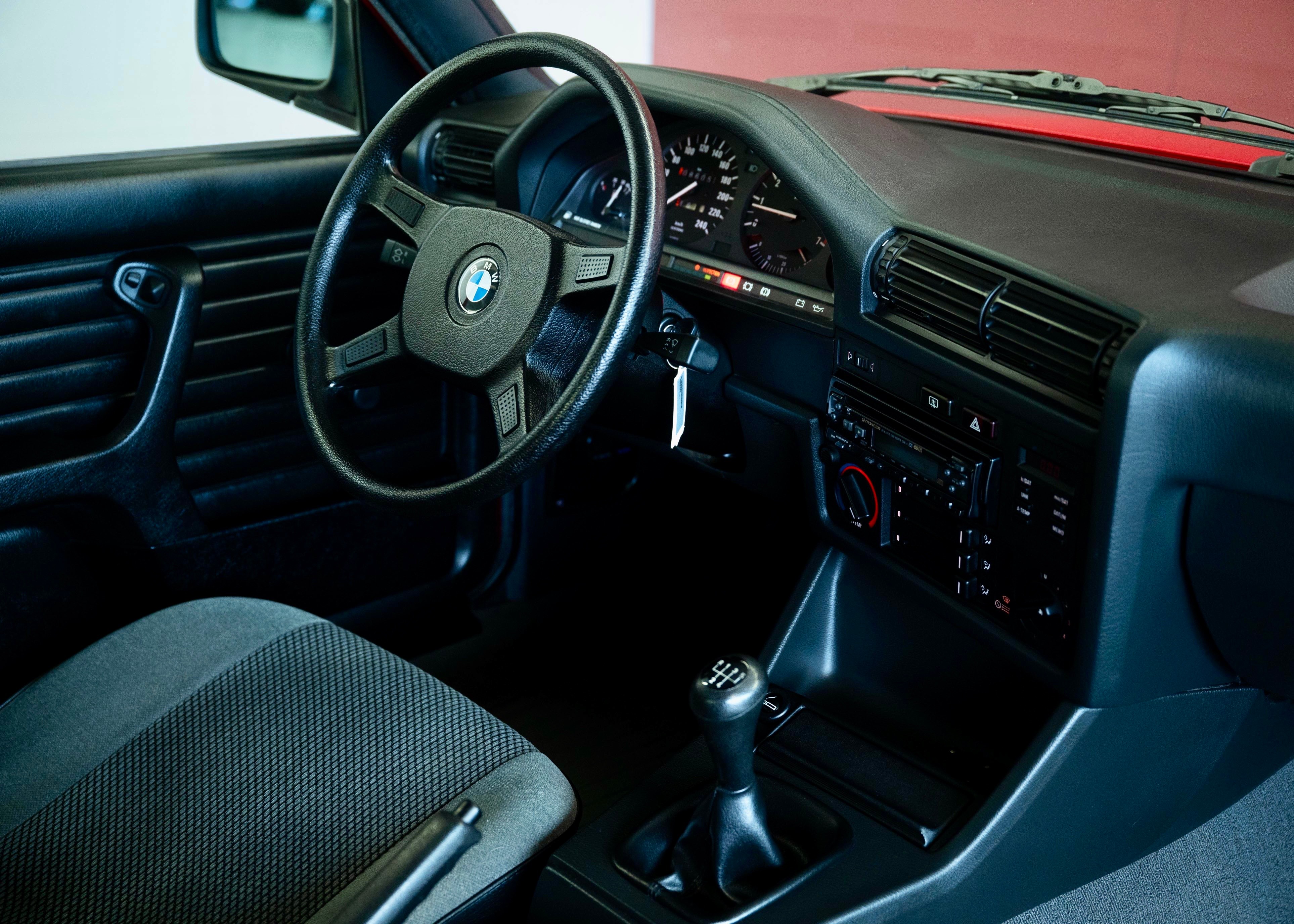 Image BMW 318 318i Coupe (Swiss car, 1st hand, full service history)