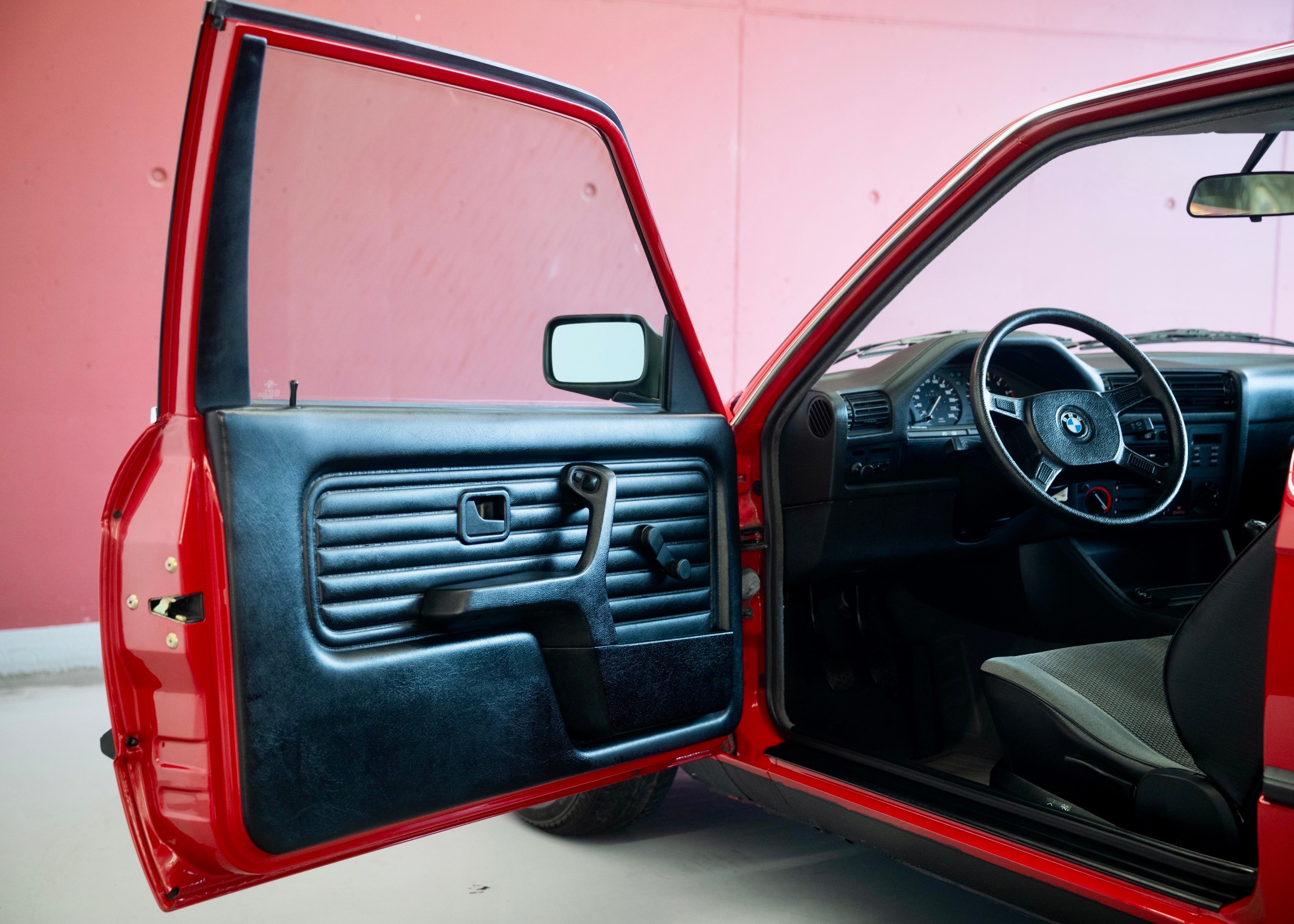 Image BMW 318 318i Coupe (Swiss car, 1st hand, full service history)