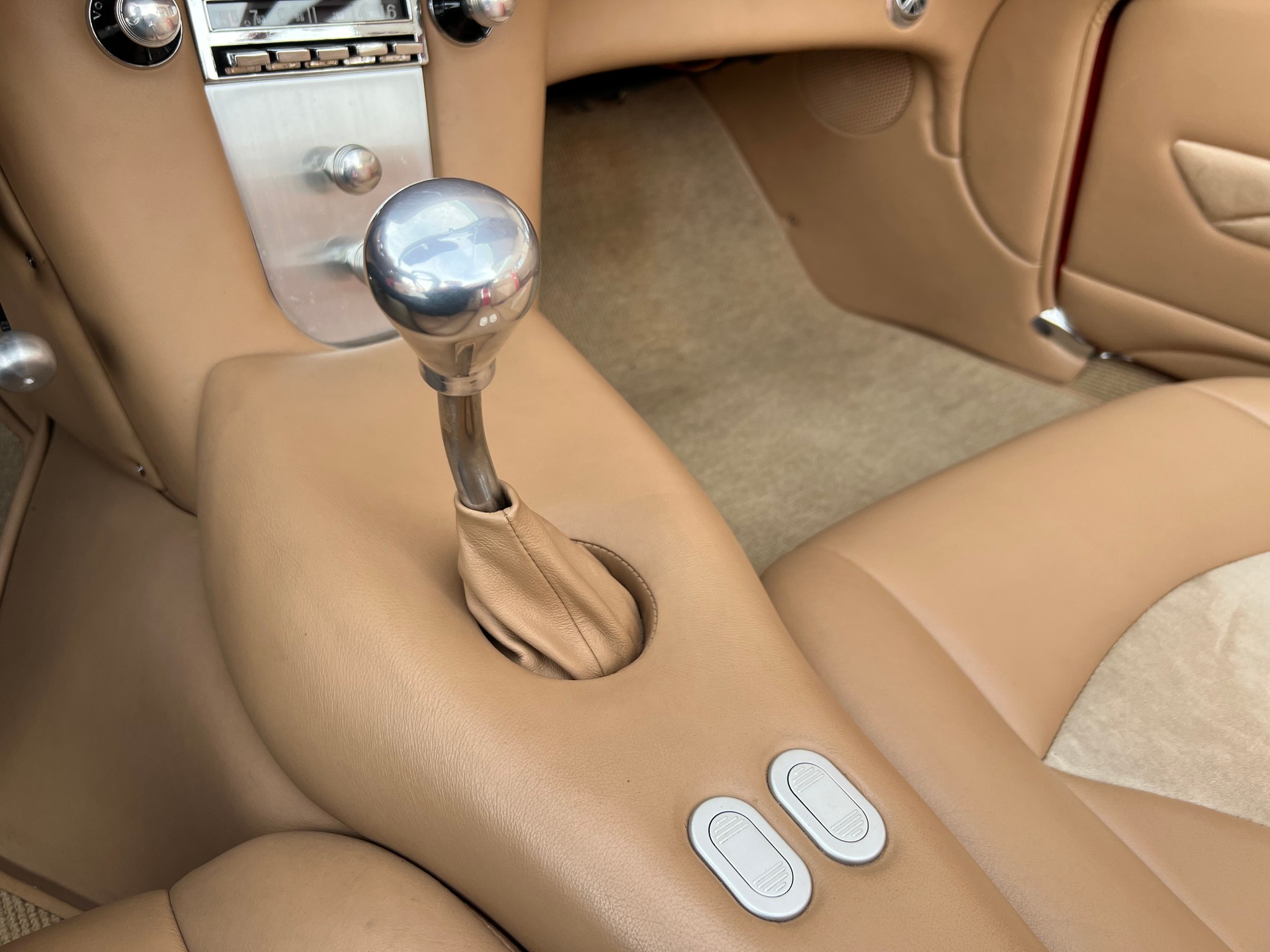 CHEVROLET CORVETTE-image-17