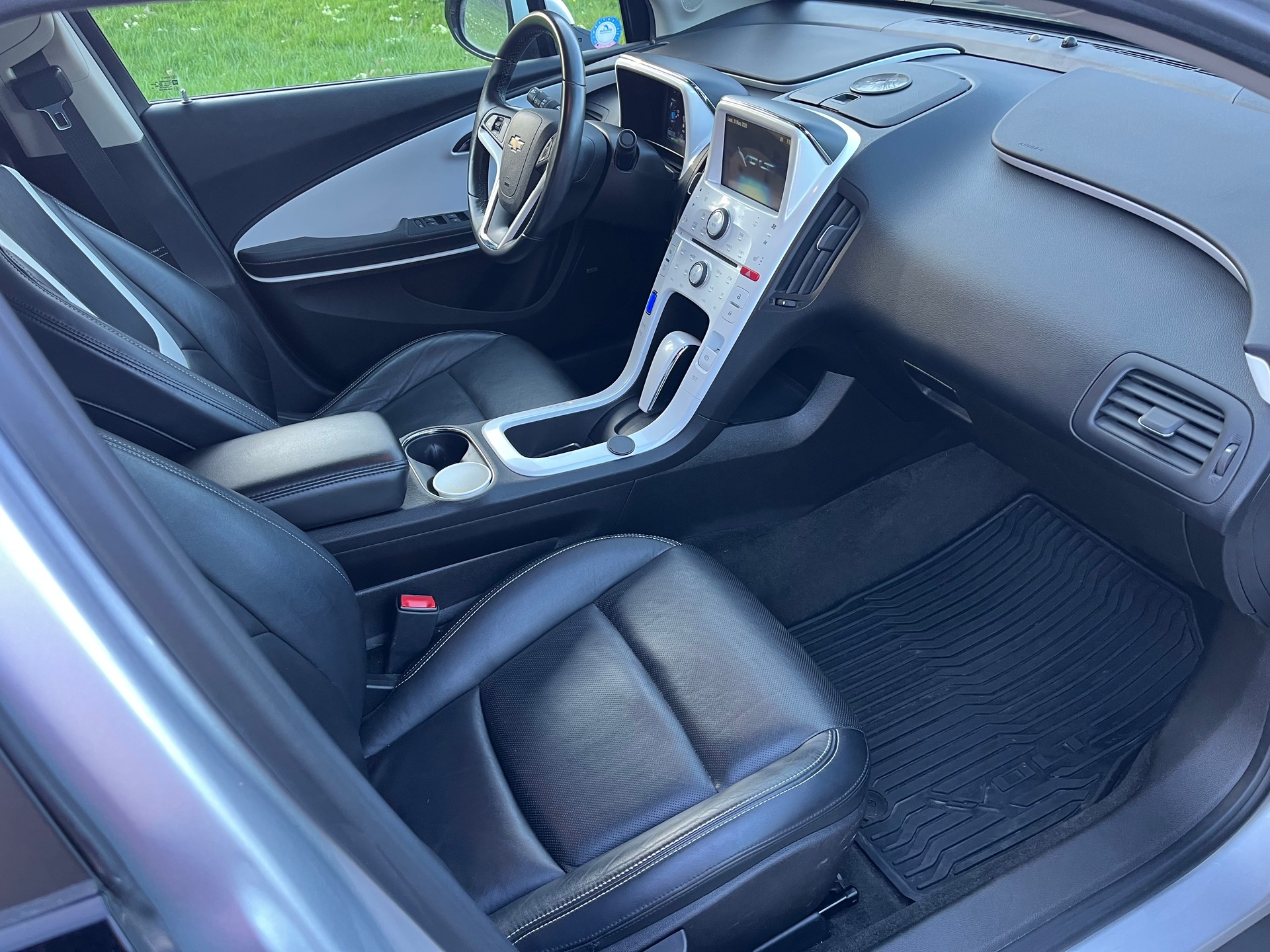 CHEVROLET Volt E-image-8