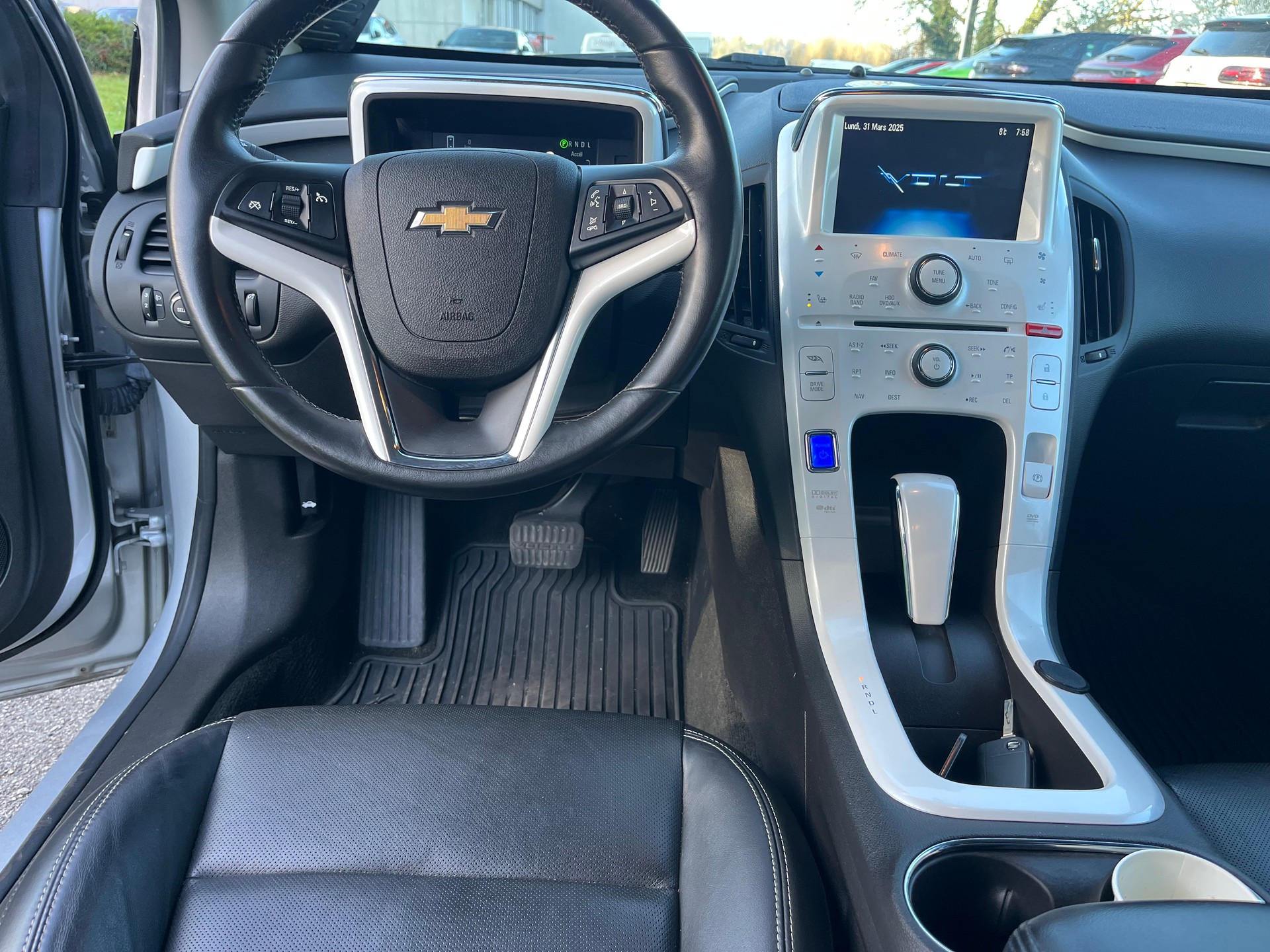 CHEVROLET Volt E-image-10