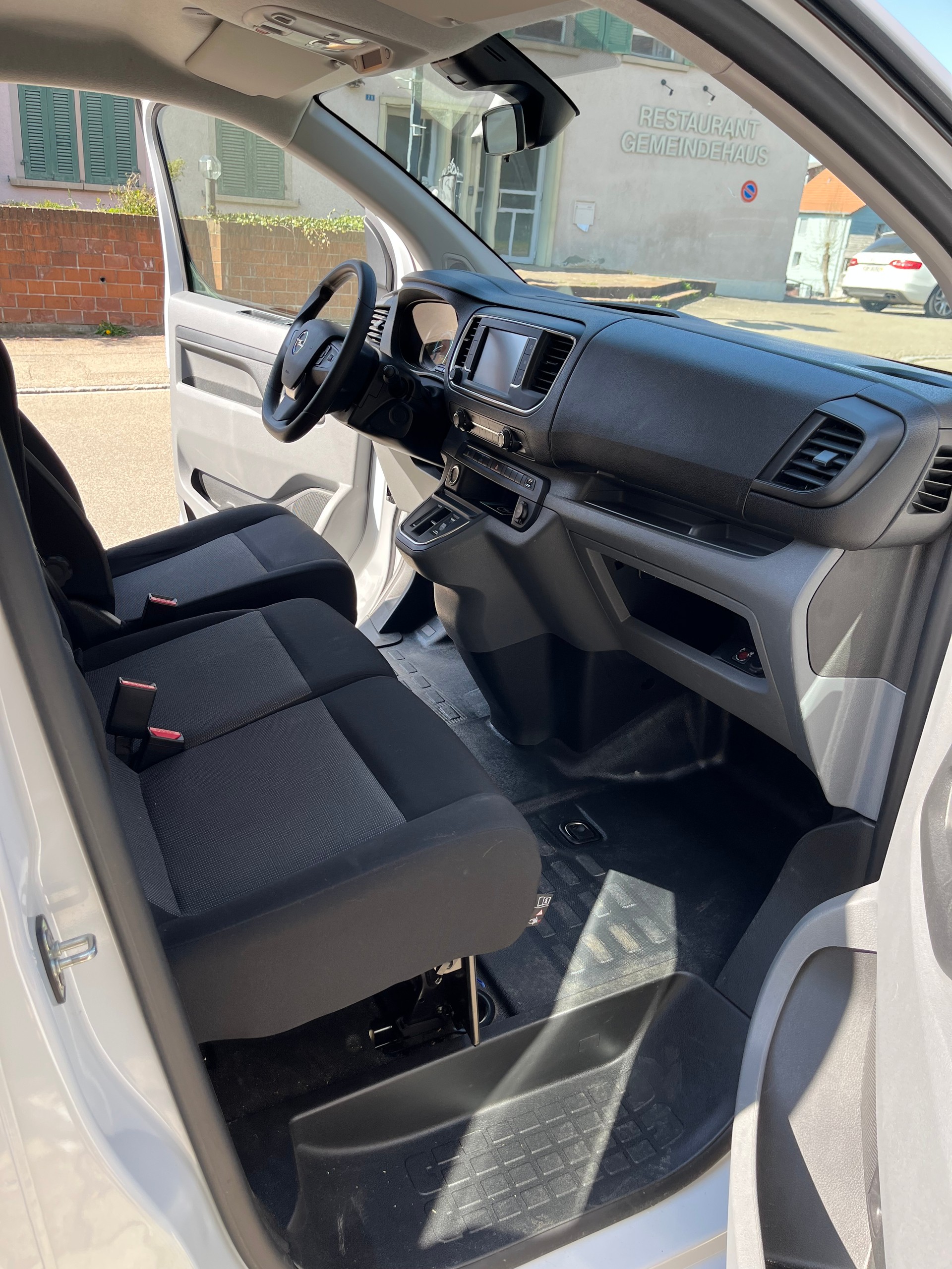 OPEL Vivaro Cargo-e 75 kWh L-image-11