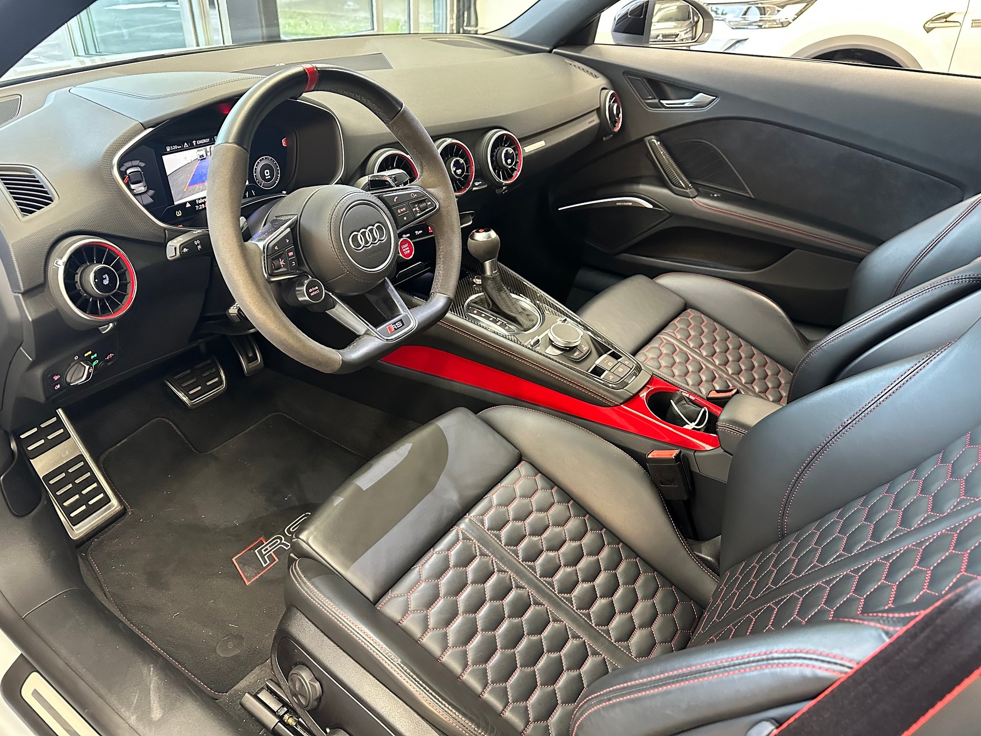 AUDI TT Roadster TTRS S-tronic-image-18