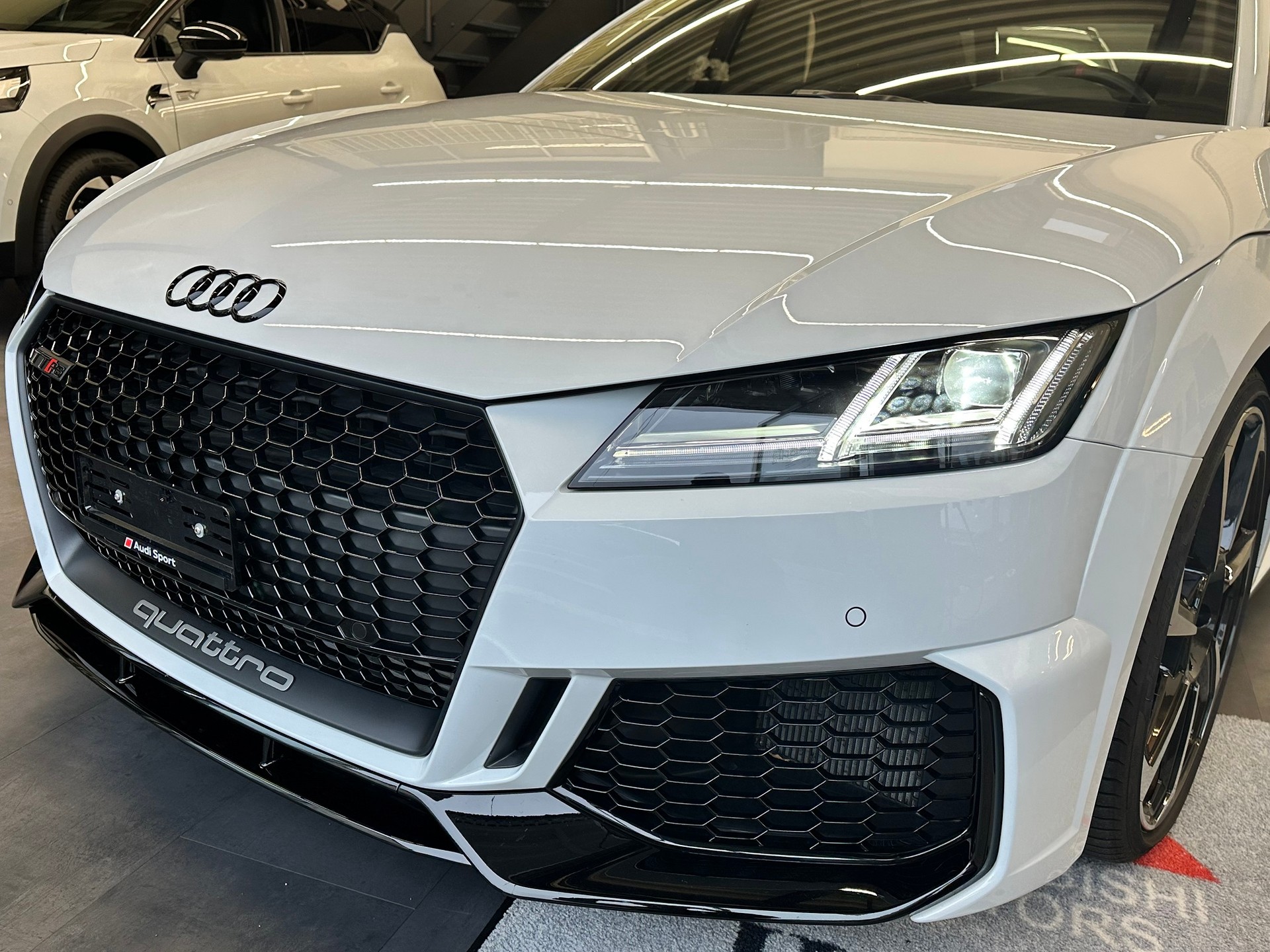 AUDI TT Roadster TTRS S-tronic-showroom-element-1