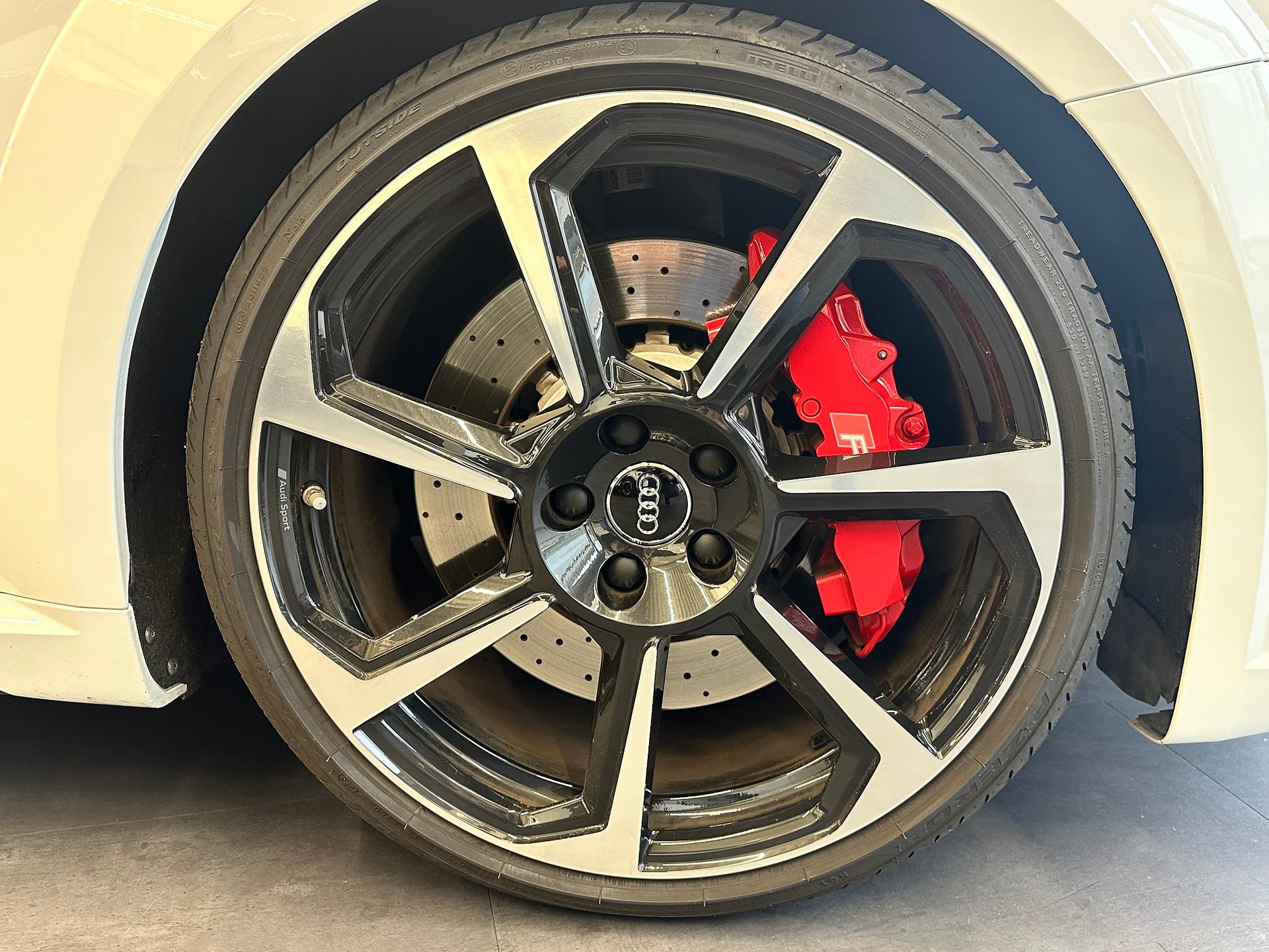 AUDI TT Roadster TTRS S-tronic-image-16