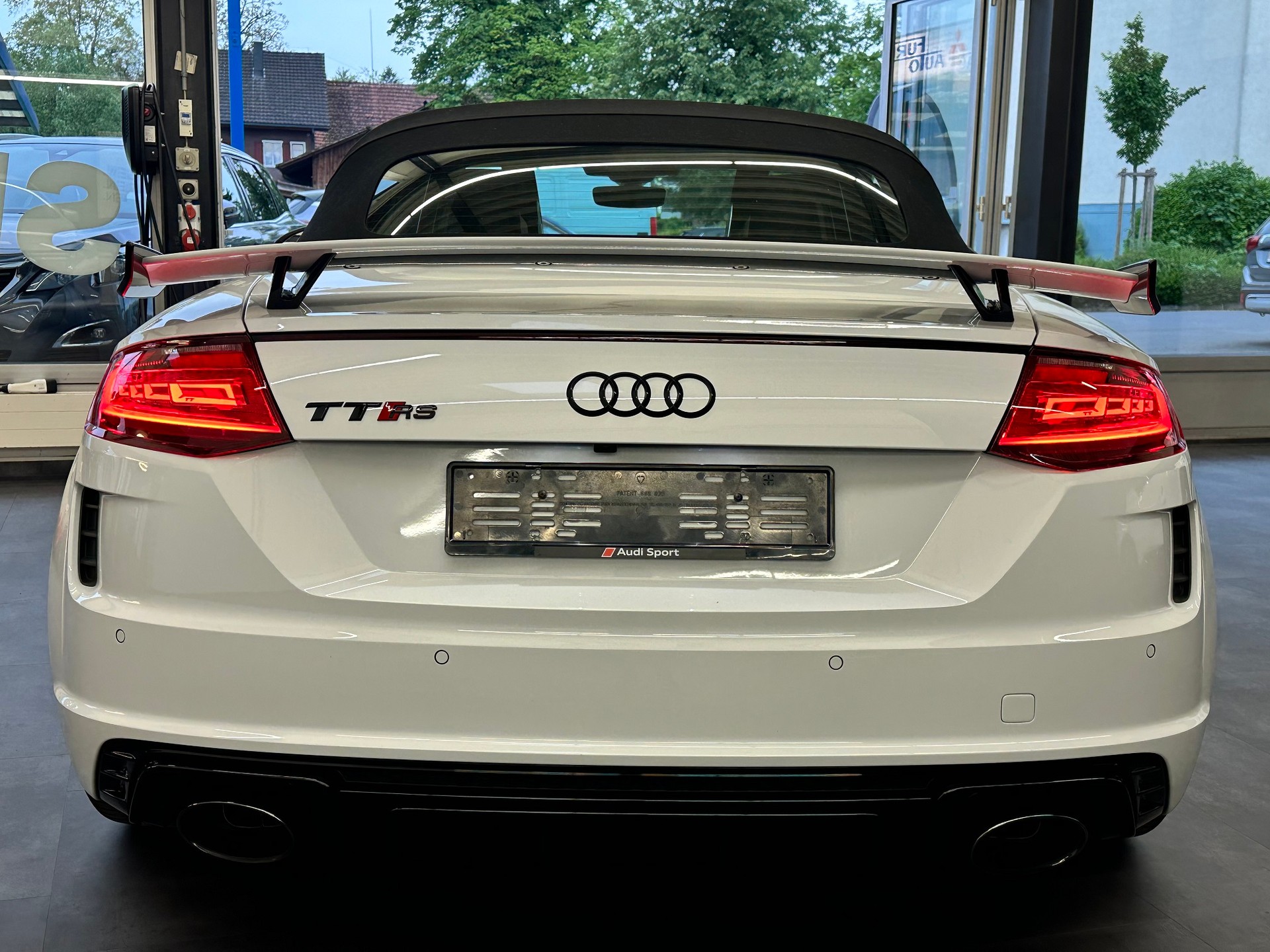 AUDI TT Roadster TTRS S-tronic-image-12