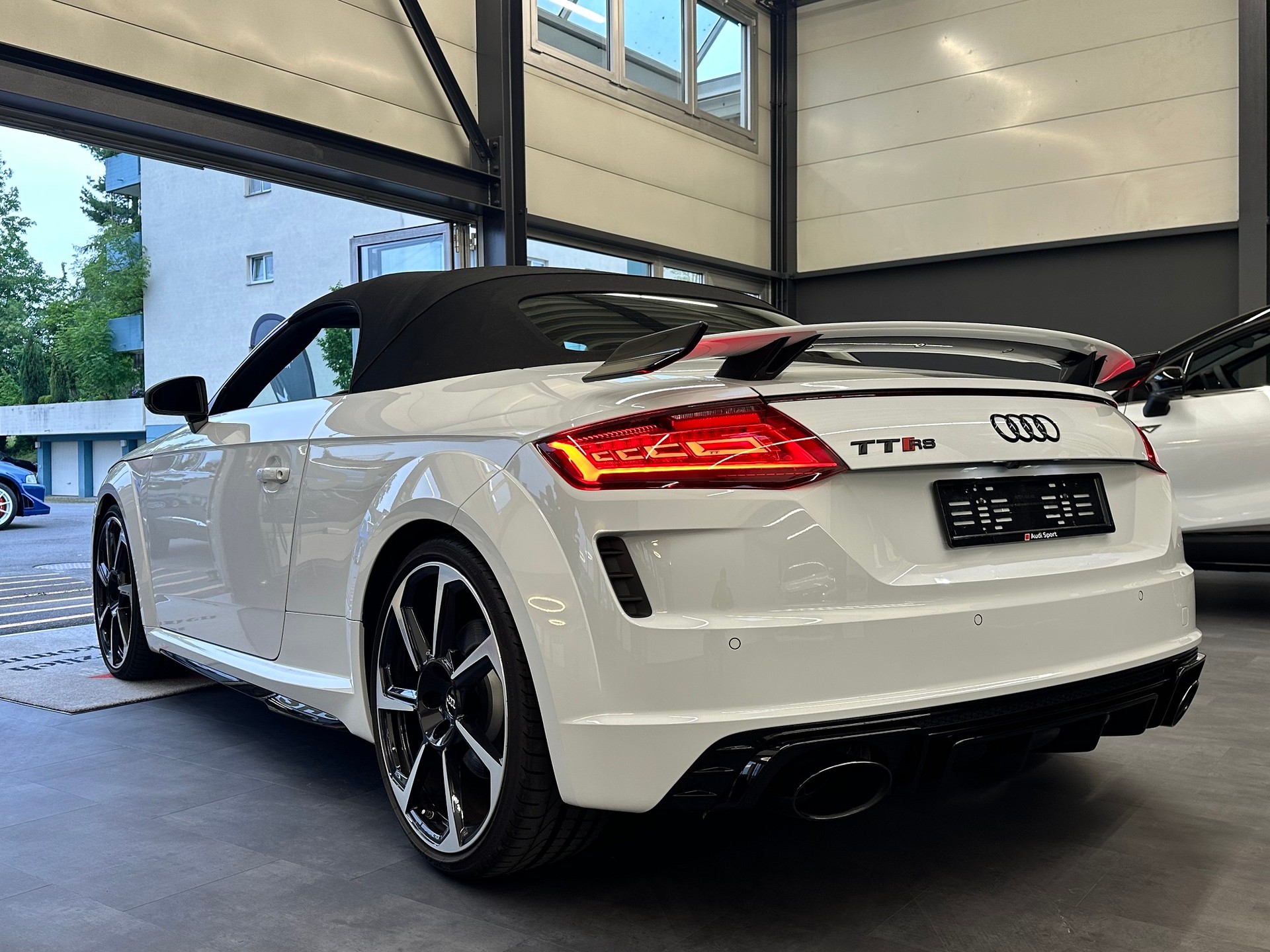 AUDI TT Roadster TTRS S-tronic-image-11