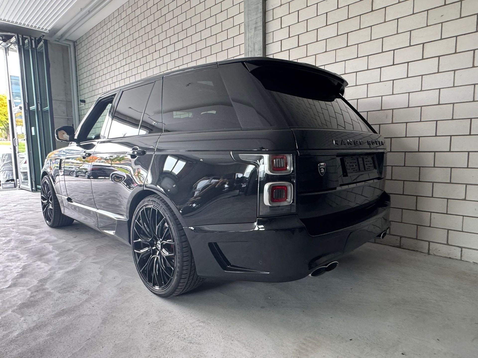 LAND ROVER Range Rover LWB (Langversion) 5.0 V8 S/C SV AB Automatic "ARES Design Edition - 1 of 120"-image-2