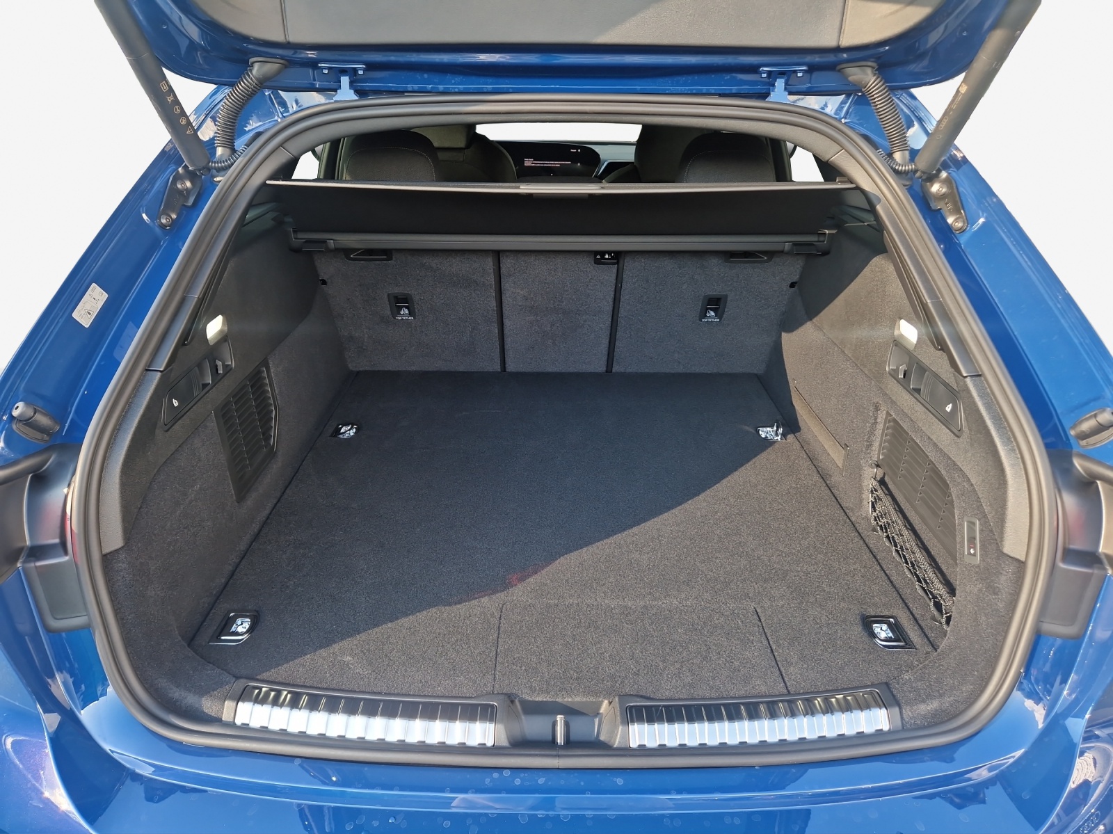 AUDI A5 Avant e-hybrid quattro Attraction 220 kW S tronic-image-4