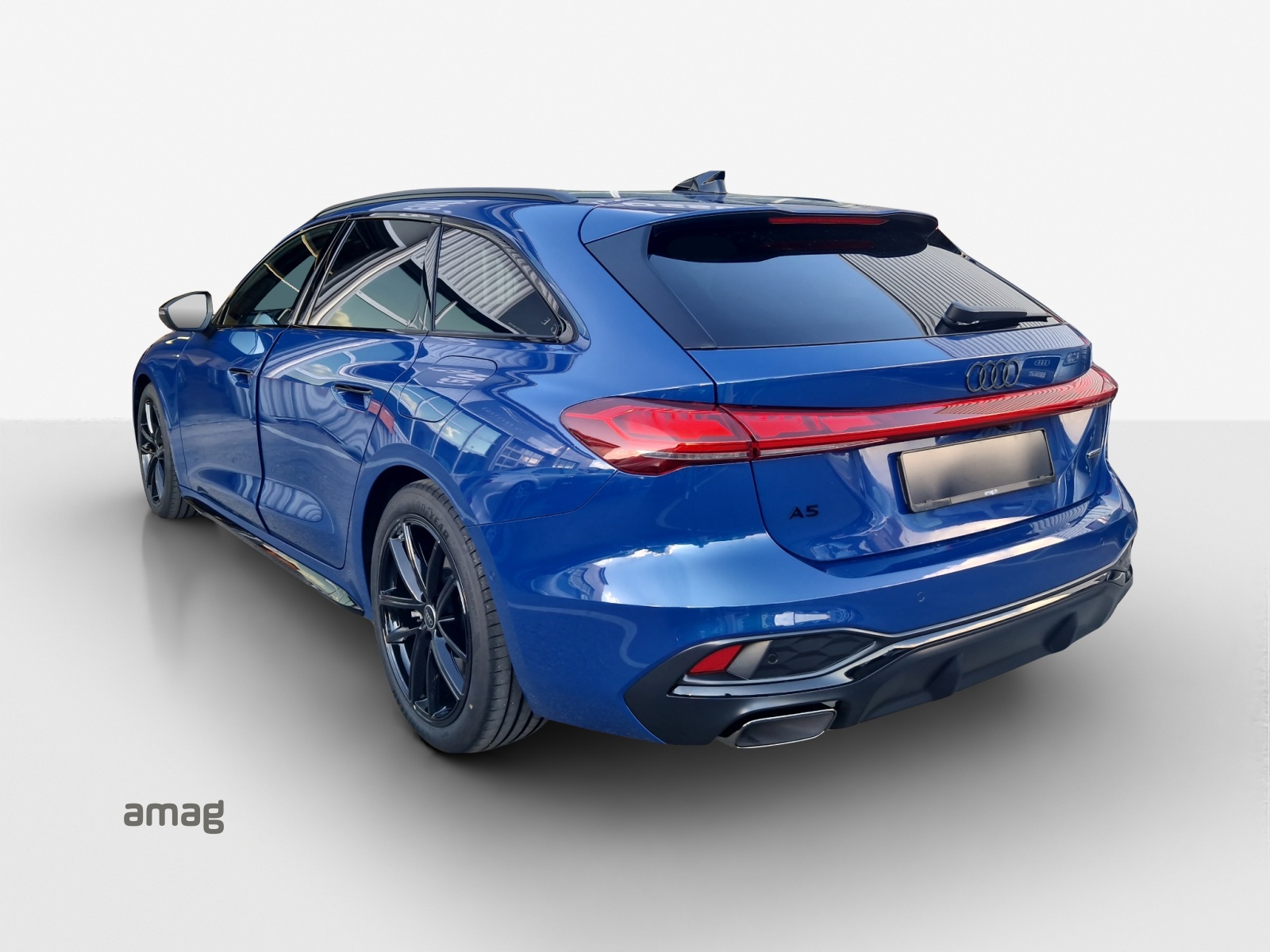 AUDI A5 Avant e-hybrid quattro Attraction 220 kW S tronic-image-2