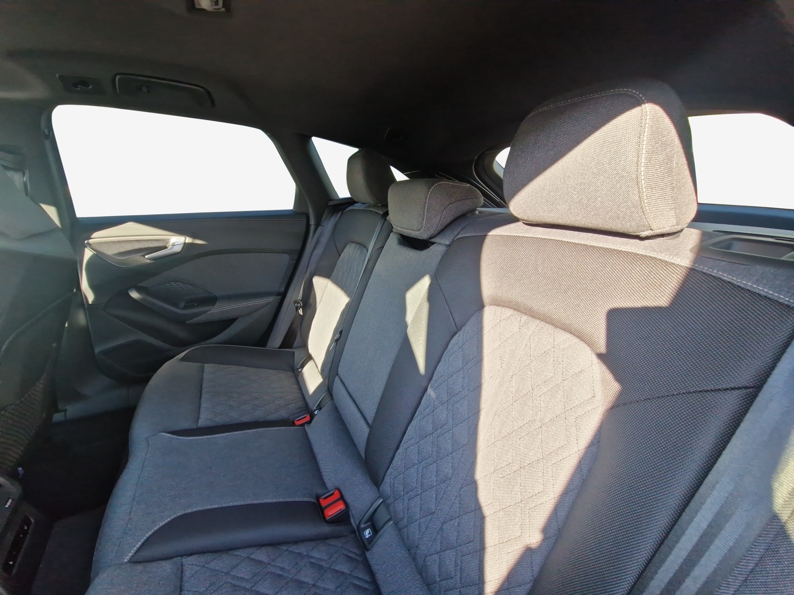 AUDI A5 Avant e-hybrid quattro Attraction 220 kW S tronic-image-12