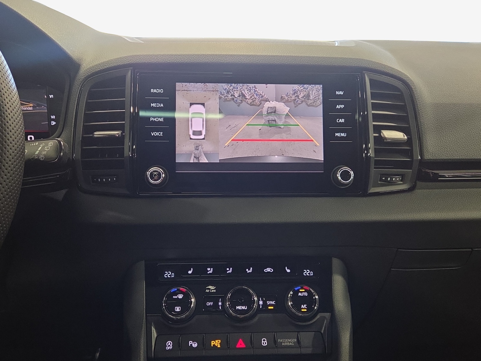 SKODA Karoq 2.0 TDI CR Sport Line 4x4 DSG-image-15