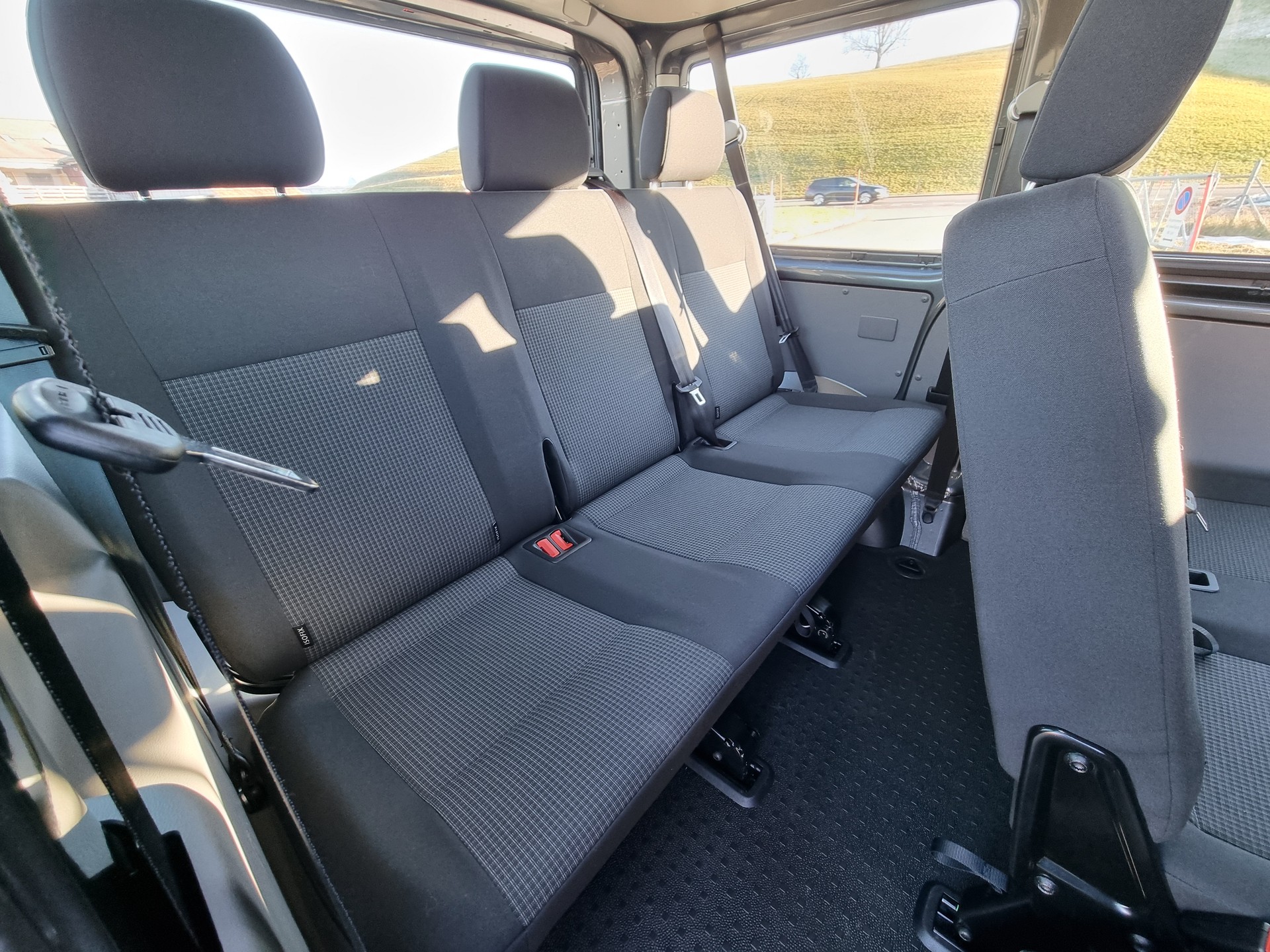 VW T6 Kombi 2.0 TDI-image-4