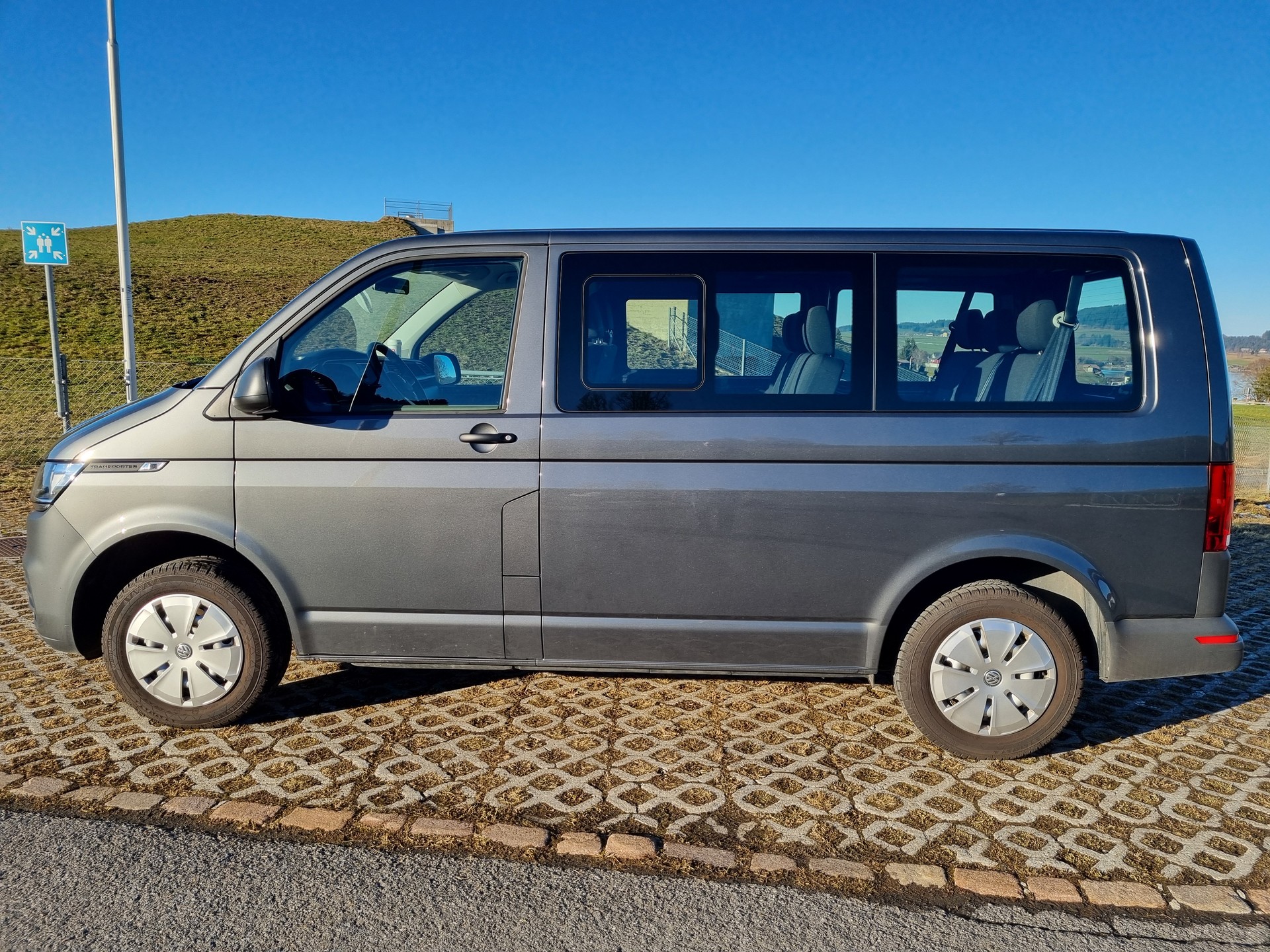 VW T6 Kombi 2.0 TDI-image-1