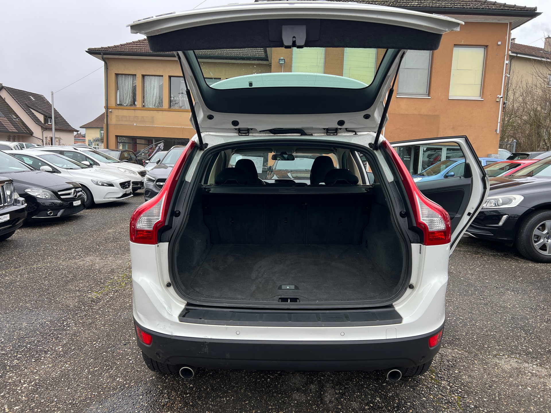 VOLVO XC60 2.4D AWD Geartronic-image-13