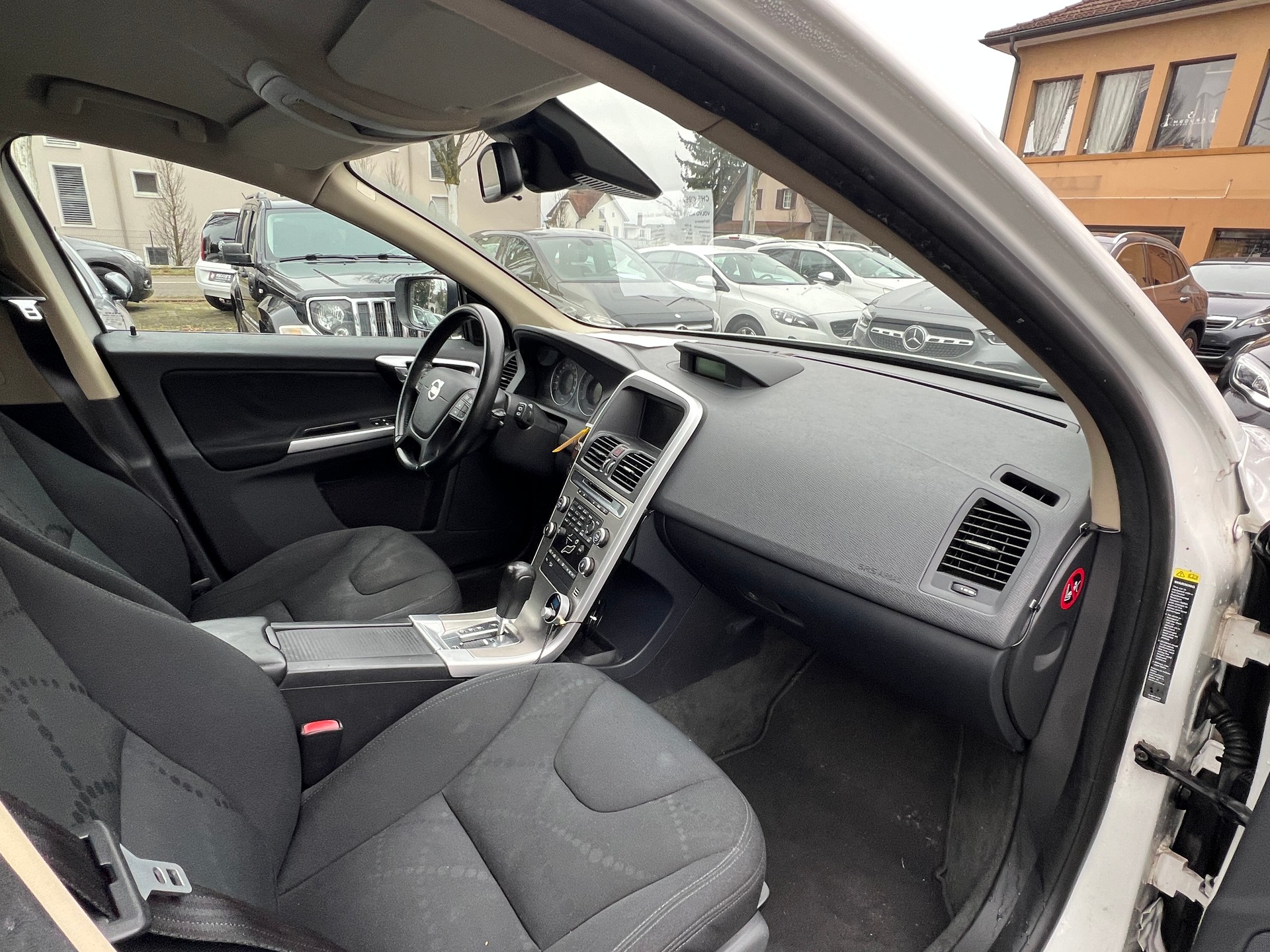 VOLVO XC60 2.4D AWD Geartronic-image-15