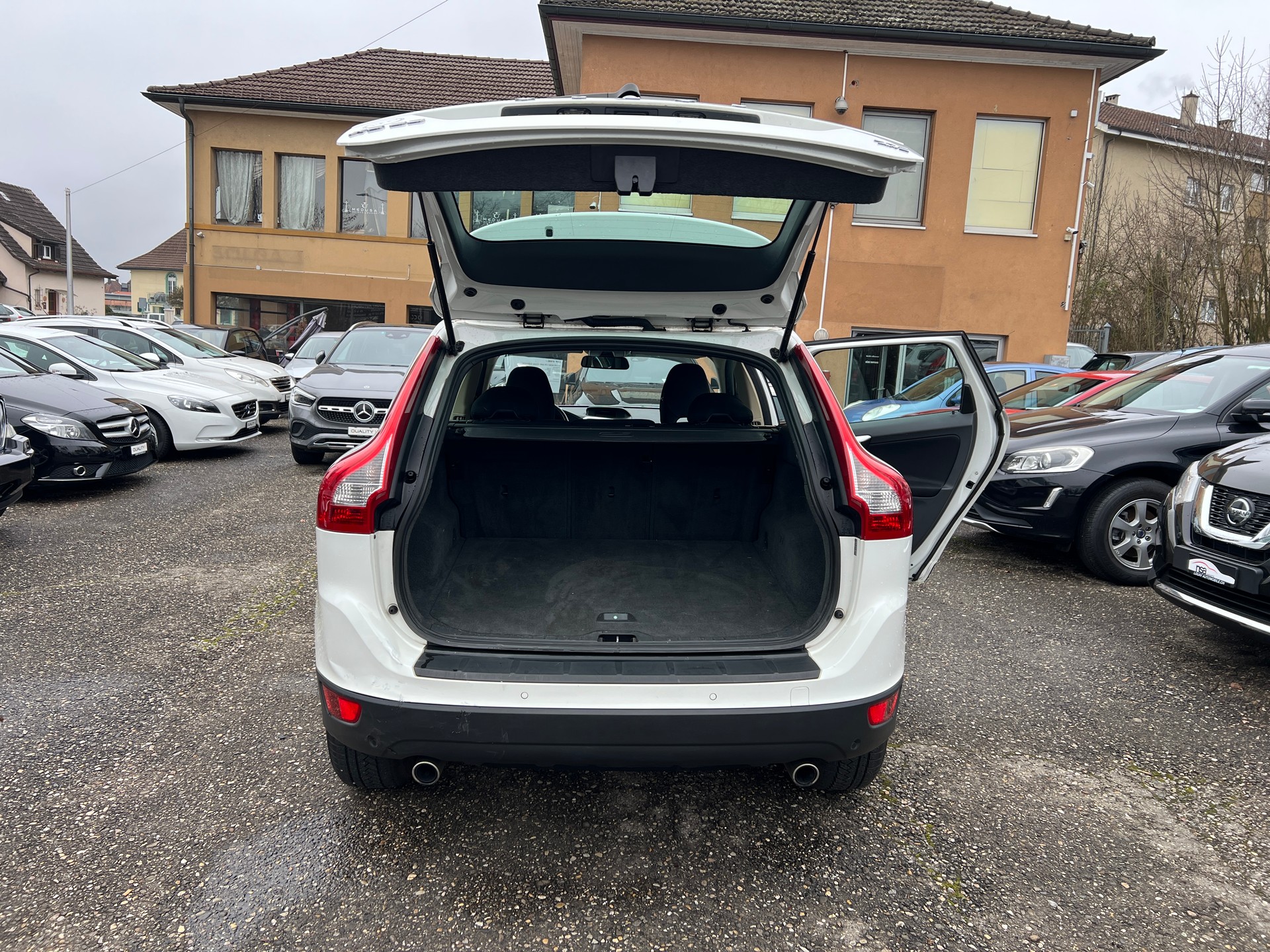 VOLVO XC60 2.4D AWD Geartronic-image-12