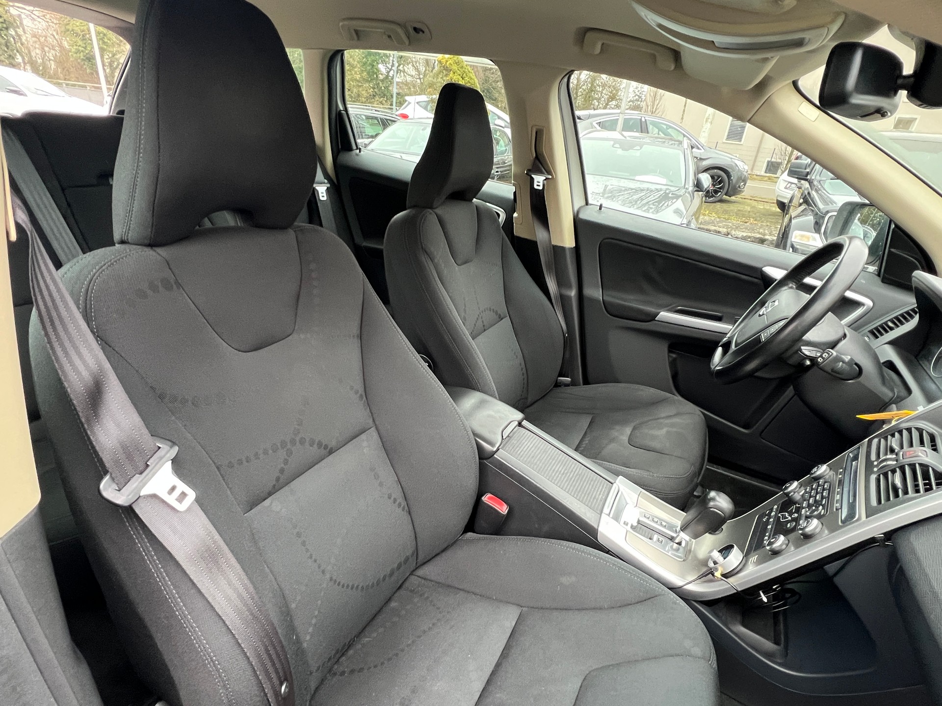 VOLVO XC60 2.4D AWD Geartronic-image-16